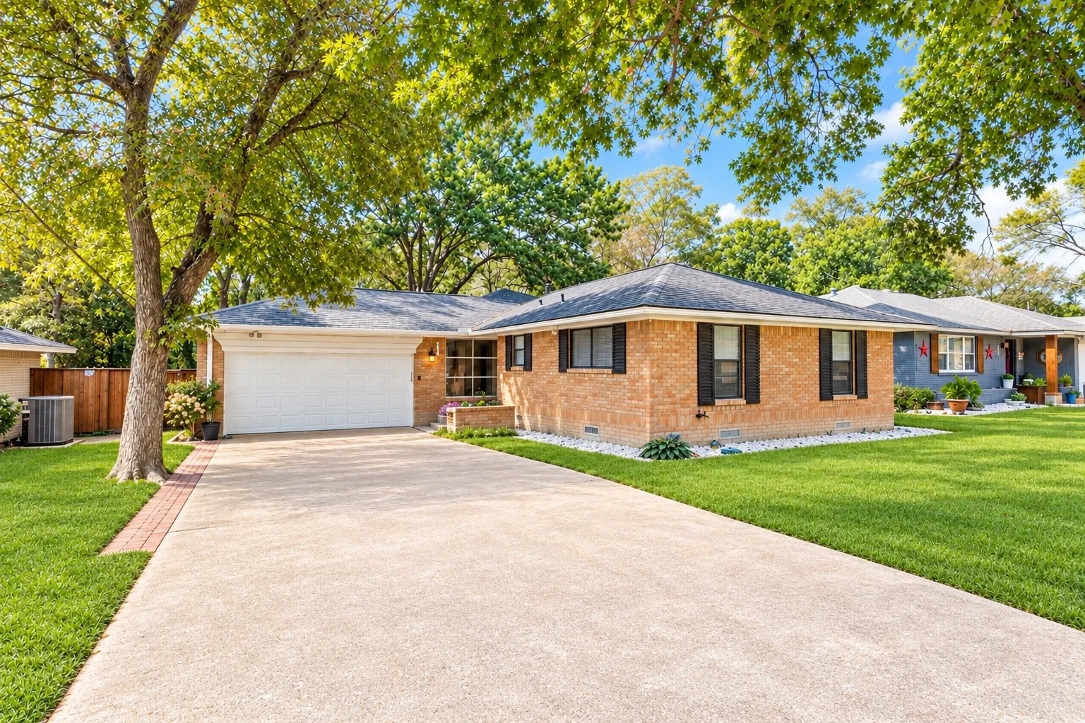 Single Family Residence For Sale in Dallas County , 8059 Claremont Drive, Dallas, Texas 75228, 3 Bedroom, 2 Bathroom, 2 Garage spaces, 1,593 Sqft, built in 1957, mls#21382097, Real Estate Agent in Dallas, Homes For Sale in Dallas county, Homes For Sale in Dallas, Realtor in Dallas Texas, Real Estate Brokerage Independent Realty Texas, Luminita Cordes Realtor