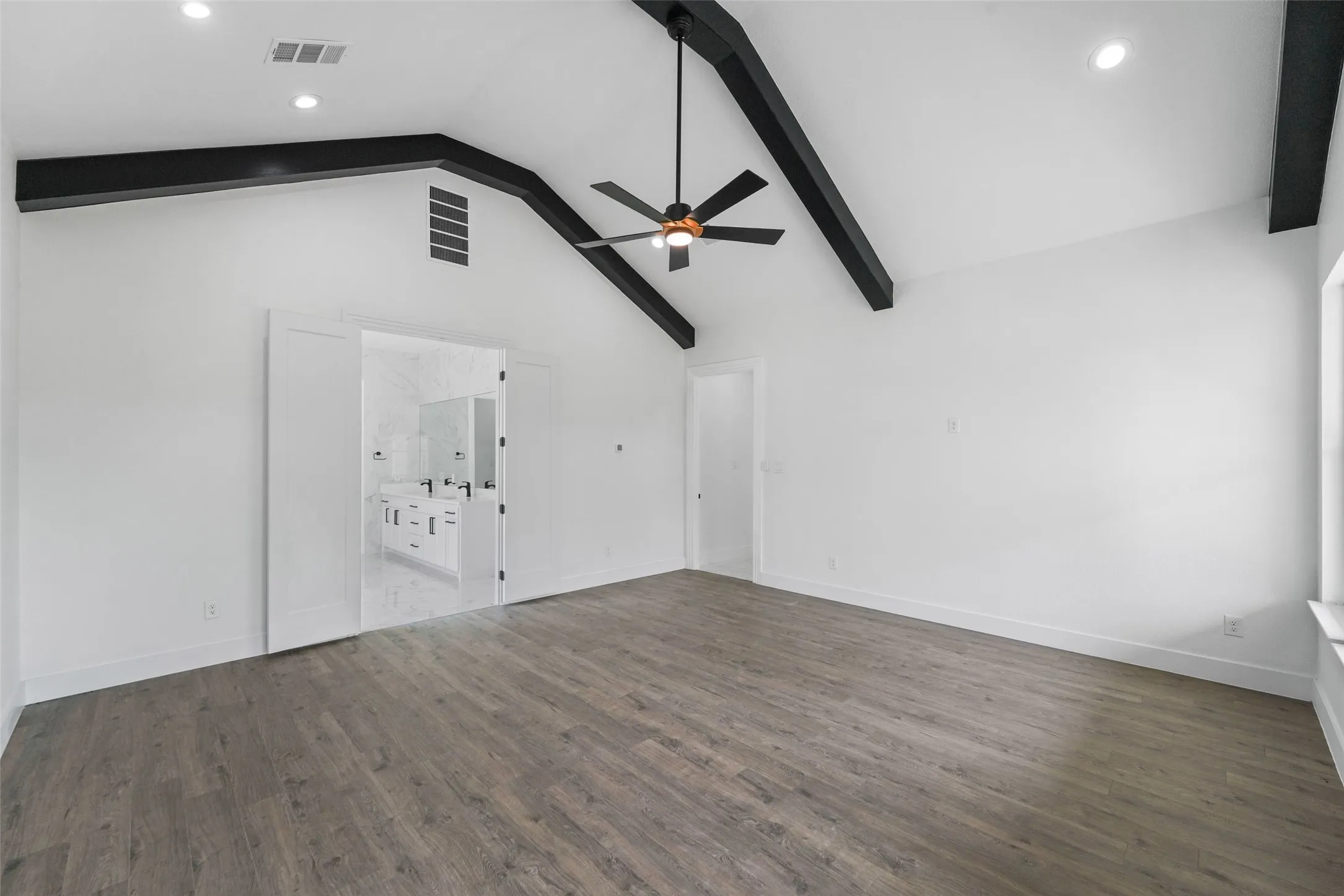 Vaulted ceiling with exposed beams, wood-finish flooring, ceiling fan, and recessed lighting