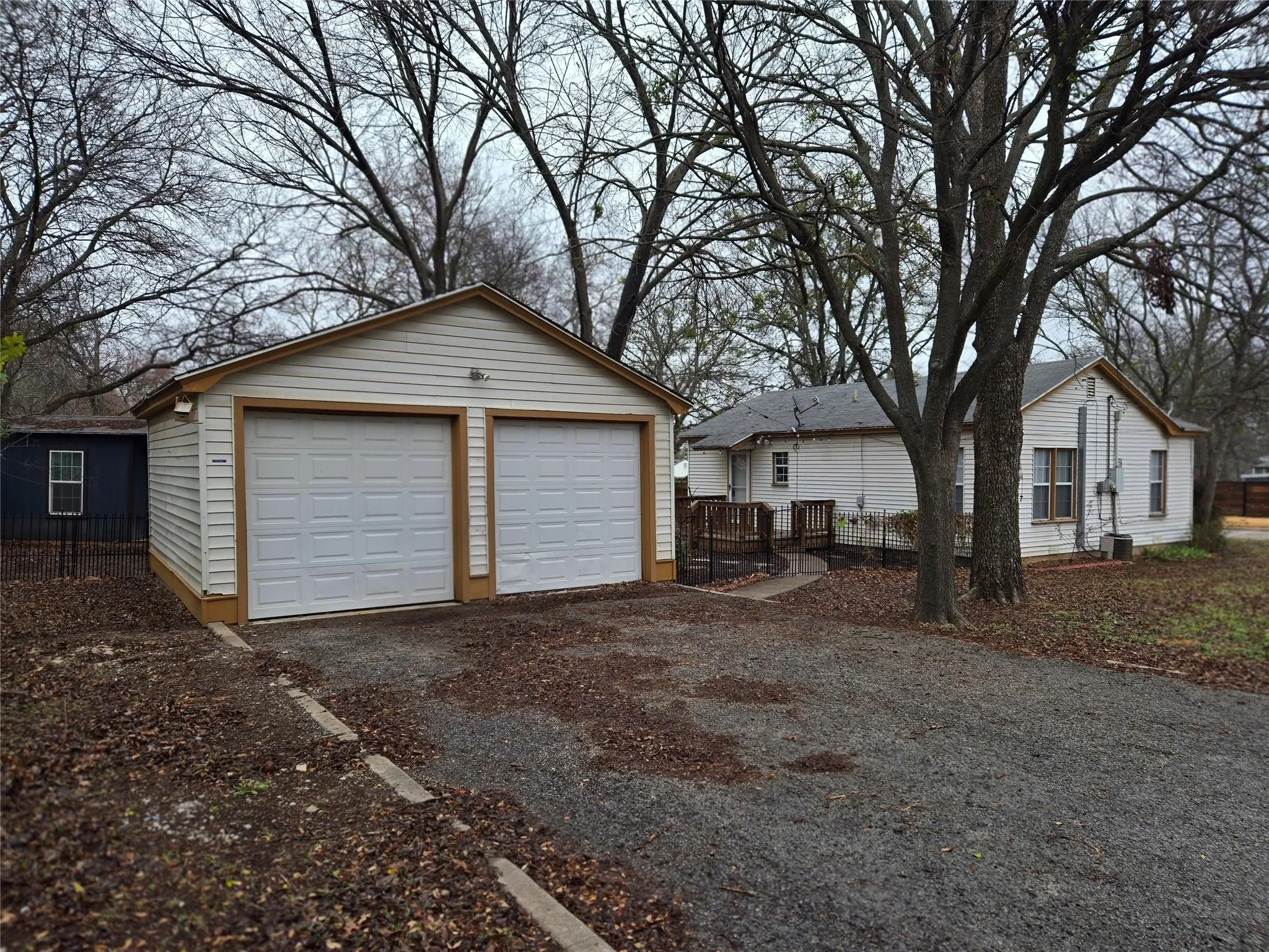 Single Family Residence For Rent in Parker County , 714 Jackson Street, Weatherford, Texas 76086, 2 Bedroom, 1 Bathroom, 1 Garage spaces, 790 Sqft, built in 0, mls#21397229, Real Estate Agent in Weatherford, Homes For Rent in Parker county, Homes For Rent in Weatherford, Realtor in Weatherford Texas, Real Estate Brokerage Independent Realty Texas, Luminita Cordes Realtor