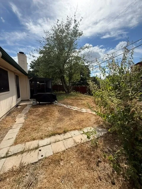 Single Family Residence For Rent in Ellis County , 917 Park Place Boulevard, Midlothian, Texas 76065, 3 Bedroom, 2 Bathroom, 2 Garage spaces, 1,076 Sqft, built in 1989, mls#21399435, Real Estate Agent in Midlothian, Homes For Rent in Ellis county, Homes For Rent in Midlothian, Realtor in Midlothian Texas, Real Estate Brokerage Independent Realty Texas, Luminita Cordes Realtor