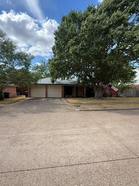 Single Family Residence For Rent in Ellis County , 917 Park Place Boulevard, Midlothian, Texas 76065, 3 Bedroom, 2 Bathroom, 2 Garage spaces, 1,076 Sqft, built in 1989, mls#21399435, Real Estate Agent in Midlothian, Homes For Rent in Ellis county, Homes For Rent in Midlothian, Realtor in Midlothian Texas, Real Estate Brokerage Independent Realty Texas, Luminita Cordes Realtor