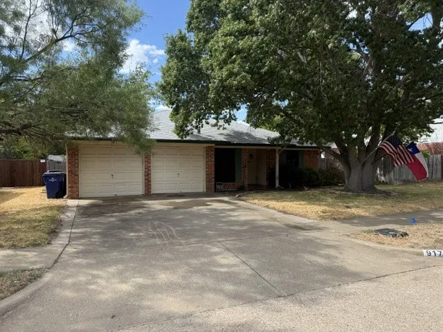 Single Family Residence For Rent in Ellis County , 917 Park Place Boulevard, Midlothian, Texas 76065, 3 Bedroom, 2 Bathroom, 2 Garage spaces, 1,076 Sqft, built in 1989, mls#21399435, Real Estate Agent in Midlothian, Homes For Rent in Ellis county, Homes For Rent in Midlothian, Realtor in Midlothian Texas, Real Estate Brokerage Independent Realty Texas, Luminita Cordes Realtor