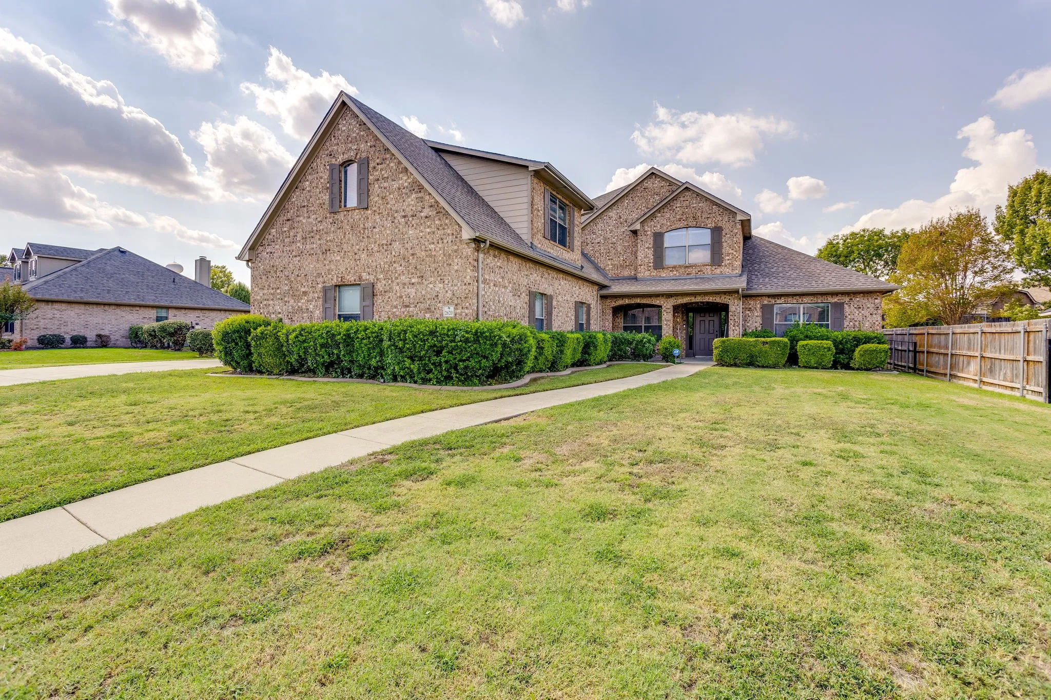 Single Family Residence For Sale in Johnson County , 2620 Glen Ranch Drive, Burleson, Texas 76028, 4 Bedroom, 4 Bathroom, 3 Garage spaces, 3,910 Sqft, built in 2003, mls#21395267, Real Estate Agent in Burleson, Homes For Sale in Johnson county, Homes For Sale in Burleson, Realtor in Burleson Texas, Real Estate Brokerage Independent Realty Texas, Luminita Cordes Realtor