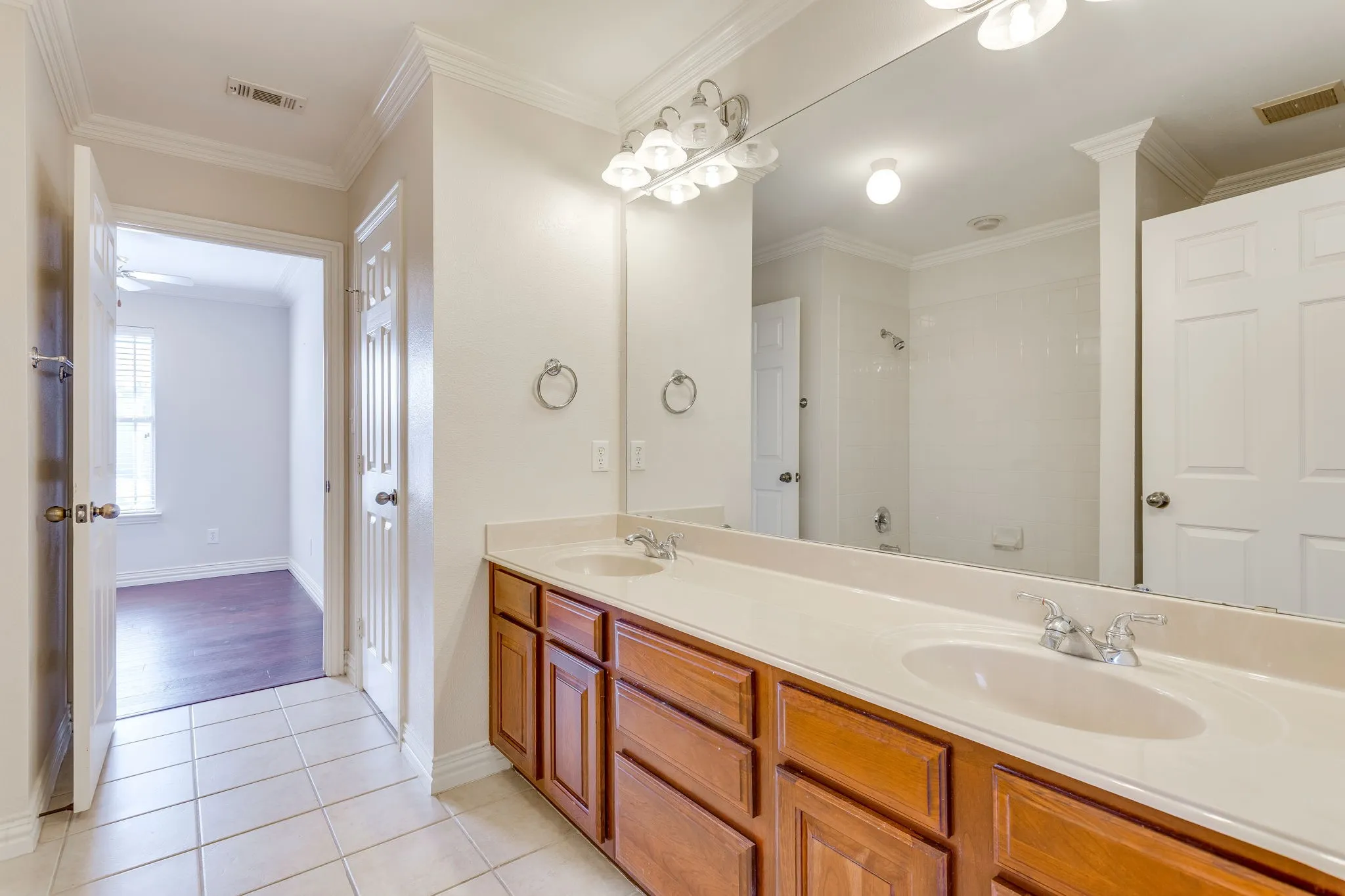 Single Family Residence For Sale in Johnson County , 2620 Glen Ranch Drive, Burleson, Texas 76028, 4 Bedroom, 4 Bathroom, 3 Garage spaces, 3,910 Sqft, built in 2003, mls#21395267, Real Estate Agent in Burleson, Homes For Sale in Johnson county, Homes For Sale in Burleson, Realtor in Burleson Texas, Real Estate Brokerage Independent Realty Texas, Luminita Cordes Realtor