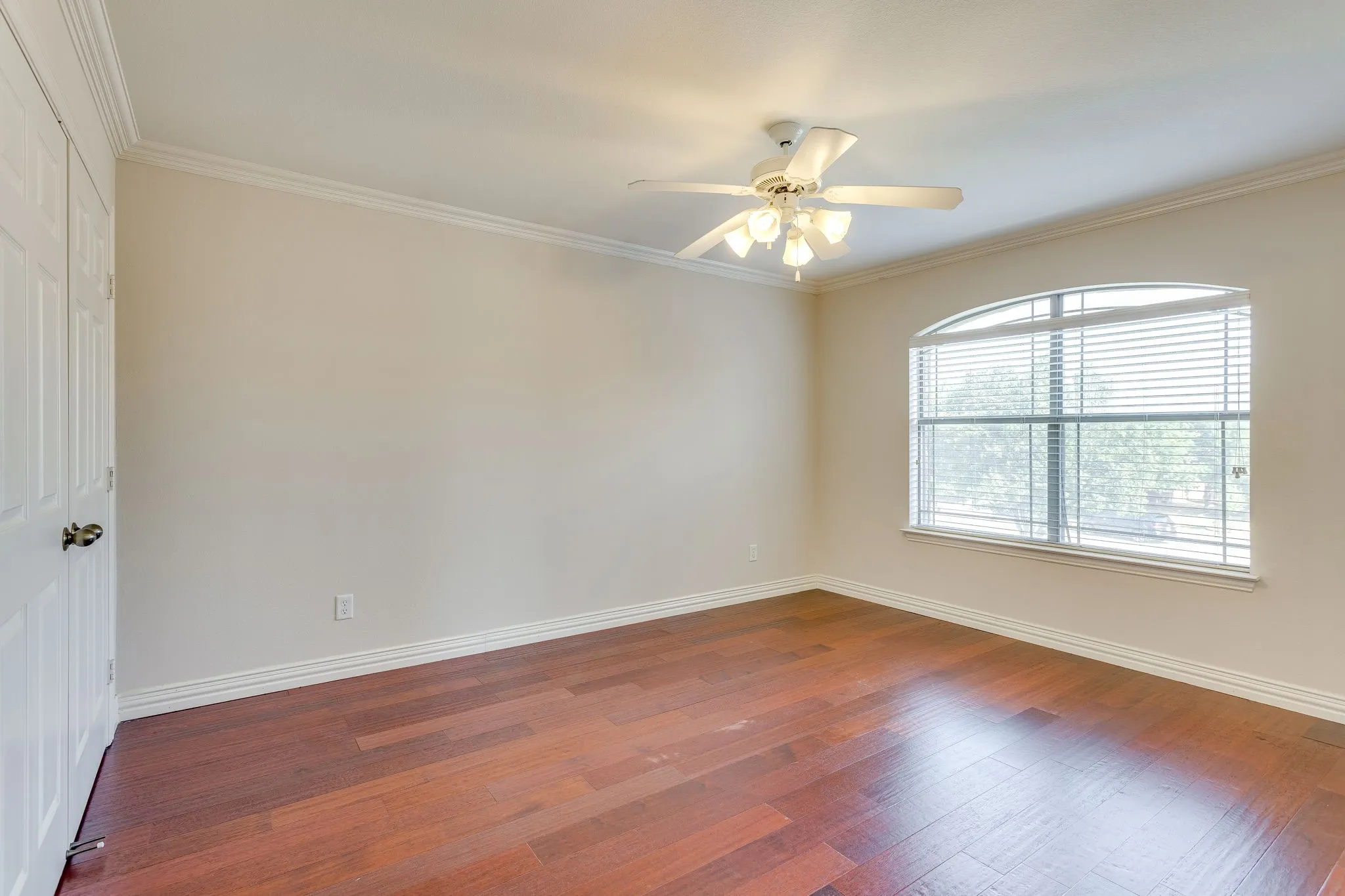 Single Family Residence For Sale in Johnson County , 2620 Glen Ranch Drive, Burleson, Texas 76028, 4 Bedroom, 4 Bathroom, 3 Garage spaces, 3,910 Sqft, built in 2003, mls#21395267, Real Estate Agent in Burleson, Homes For Sale in Johnson county, Homes For Sale in Burleson, Realtor in Burleson Texas, Real Estate Brokerage Independent Realty Texas, Luminita Cordes Realtor