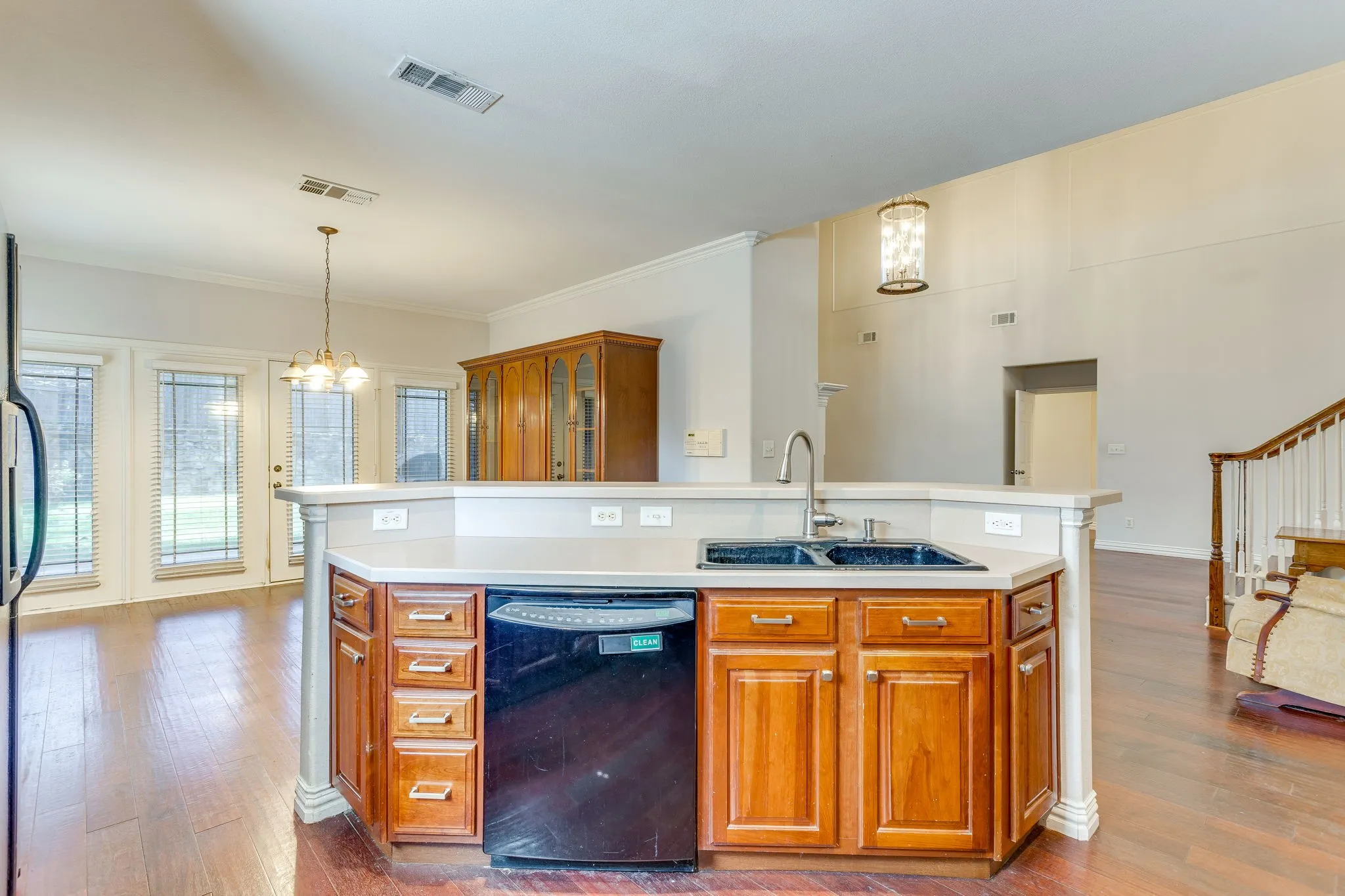 Single Family Residence For Sale in Johnson County , 2620 Glen Ranch Drive, Burleson, Texas 76028, 4 Bedroom, 4 Bathroom, 3 Garage spaces, 3,910 Sqft, built in 2003, mls#21395267, Real Estate Agent in Burleson, Homes For Sale in Johnson county, Homes For Sale in Burleson, Realtor in Burleson Texas, Real Estate Brokerage Independent Realty Texas, Luminita Cordes Realtor