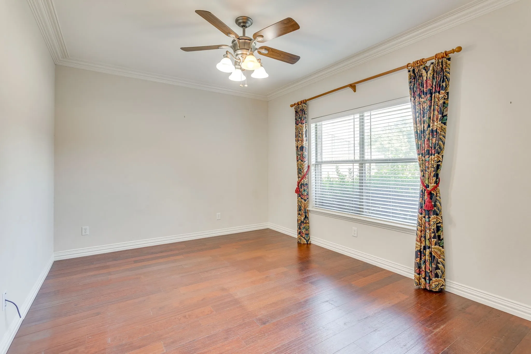 Single Family Residence For Sale in Johnson County , 2620 Glen Ranch Drive, Burleson, Texas 76028, 4 Bedroom, 4 Bathroom, 3 Garage spaces, 3,910 Sqft, built in 2003, mls#21395267, Real Estate Agent in Burleson, Homes For Sale in Johnson county, Homes For Sale in Burleson, Realtor in Burleson Texas, Real Estate Brokerage Independent Realty Texas, Luminita Cordes Realtor