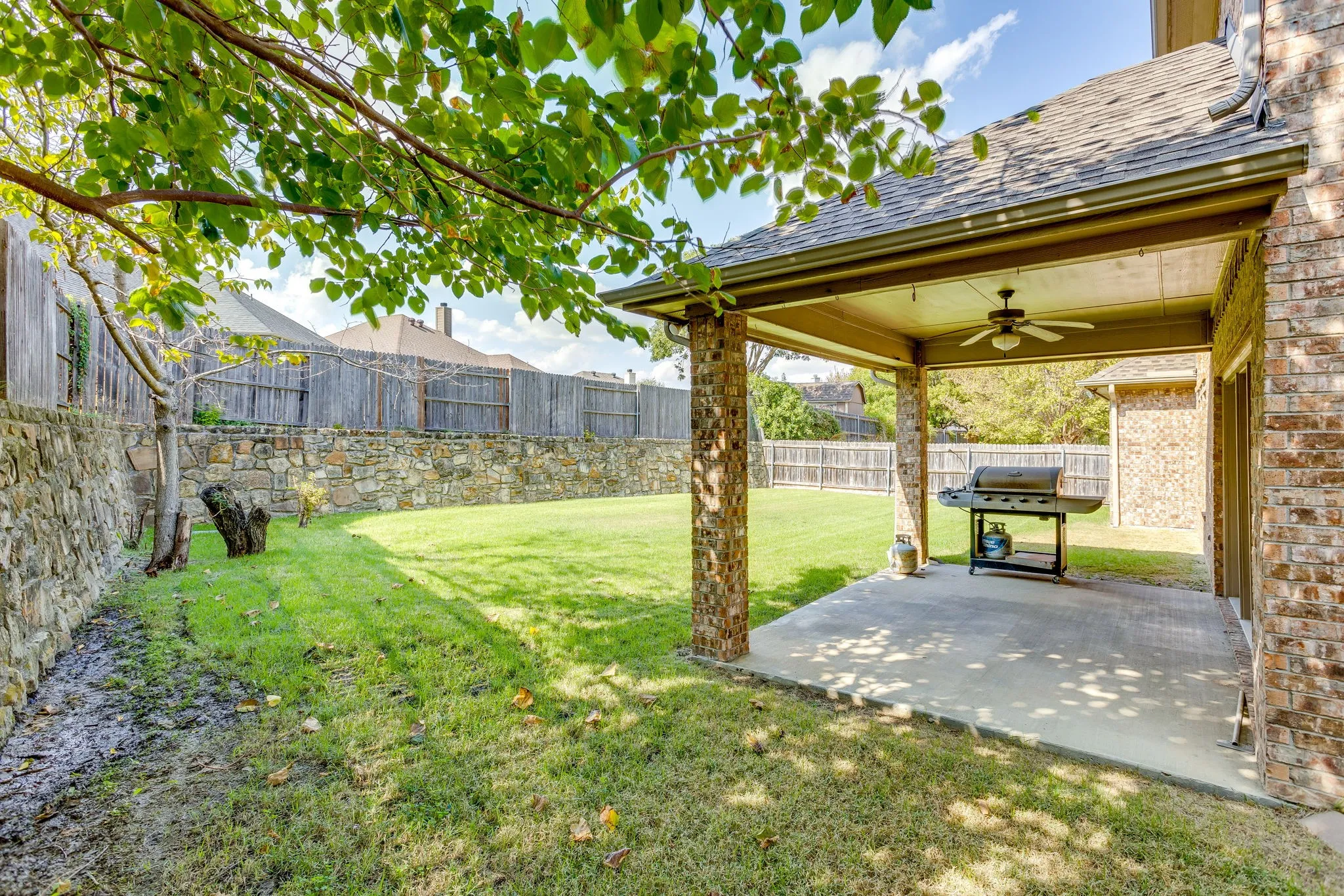 Single Family Residence For Sale in Johnson County , 2620 Glen Ranch Drive, Burleson, Texas 76028, 4 Bedroom, 4 Bathroom, 3 Garage spaces, 3,910 Sqft, built in 2003, mls#21395267, Real Estate Agent in Burleson, Homes For Sale in Johnson county, Homes For Sale in Burleson, Realtor in Burleson Texas, Real Estate Brokerage Independent Realty Texas, Luminita Cordes Realtor