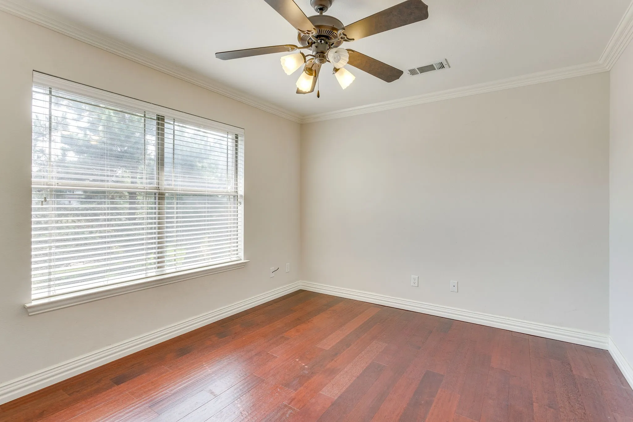 Single Family Residence For Sale in Johnson County , 2620 Glen Ranch Drive, Burleson, Texas 76028, 4 Bedroom, 4 Bathroom, 3 Garage spaces, 3,910 Sqft, built in 2003, mls#21395267, Real Estate Agent in Burleson, Homes For Sale in Johnson county, Homes For Sale in Burleson, Realtor in Burleson Texas, Real Estate Brokerage Independent Realty Texas, Luminita Cordes Realtor