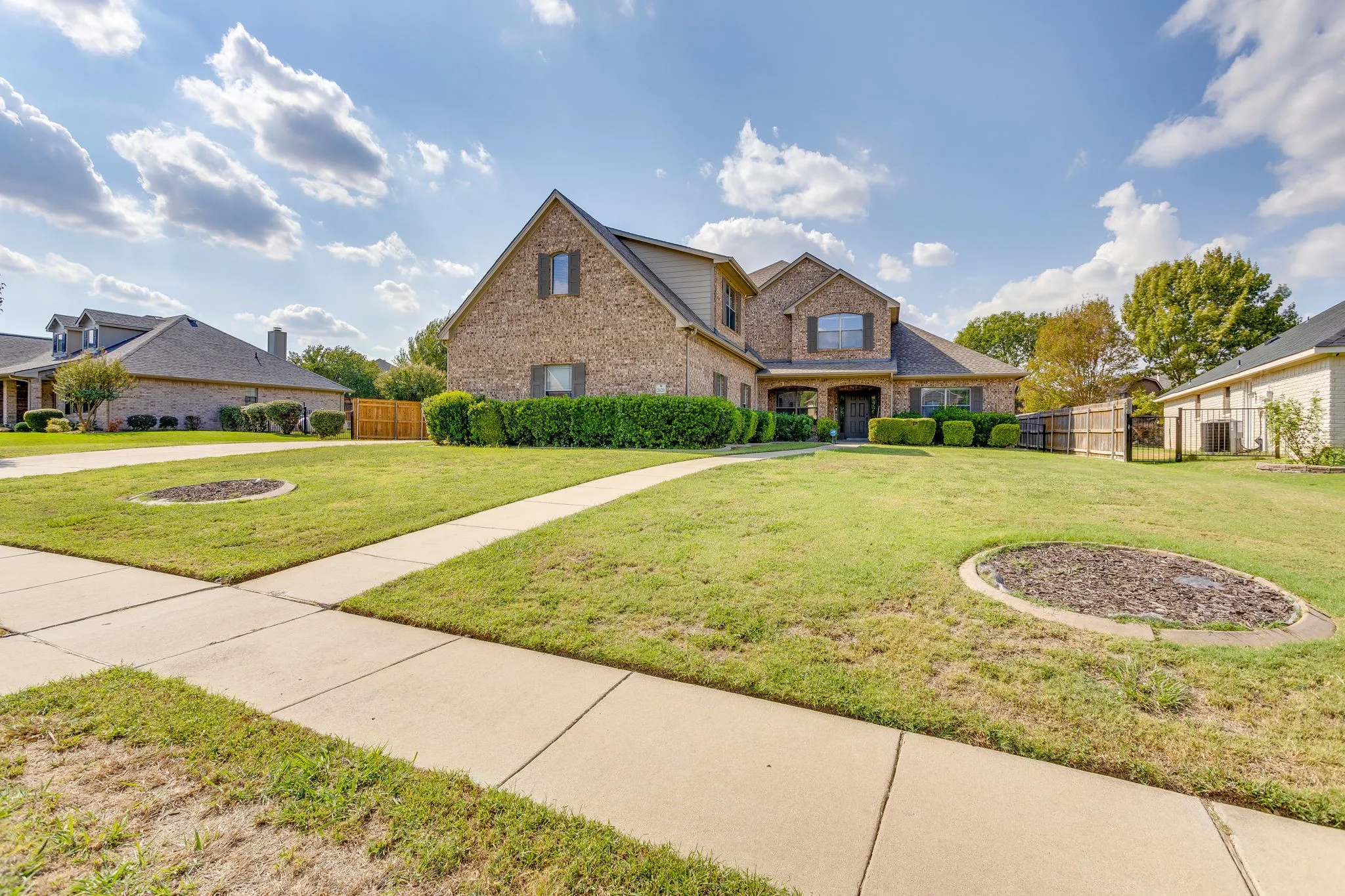 Single Family Residence For Sale in Johnson County , 2620 Glen Ranch Drive, Burleson, Texas 76028, 4 Bedroom, 4 Bathroom, 3 Garage spaces, 3,910 Sqft, built in 2003, mls#21395267, Real Estate Agent in Burleson, Homes For Sale in Johnson county, Homes For Sale in Burleson, Realtor in Burleson Texas, Real Estate Brokerage Independent Realty Texas, Luminita Cordes Realtor