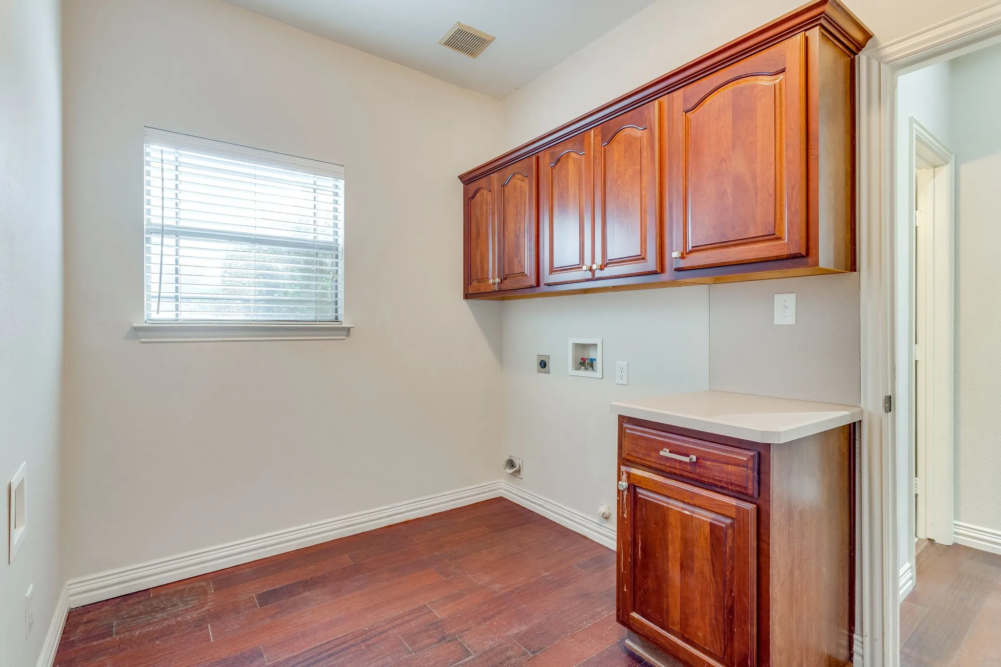 Single Family Residence For Sale in Johnson County , 2620 Glen Ranch Drive, Burleson, Texas 76028, 4 Bedroom, 4 Bathroom, 3 Garage spaces, 3,910 Sqft, built in 2003, mls#21395267, Real Estate Agent in Burleson, Homes For Sale in Johnson county, Homes For Sale in Burleson, Realtor in Burleson Texas, Real Estate Brokerage Independent Realty Texas, Luminita Cordes Realtor