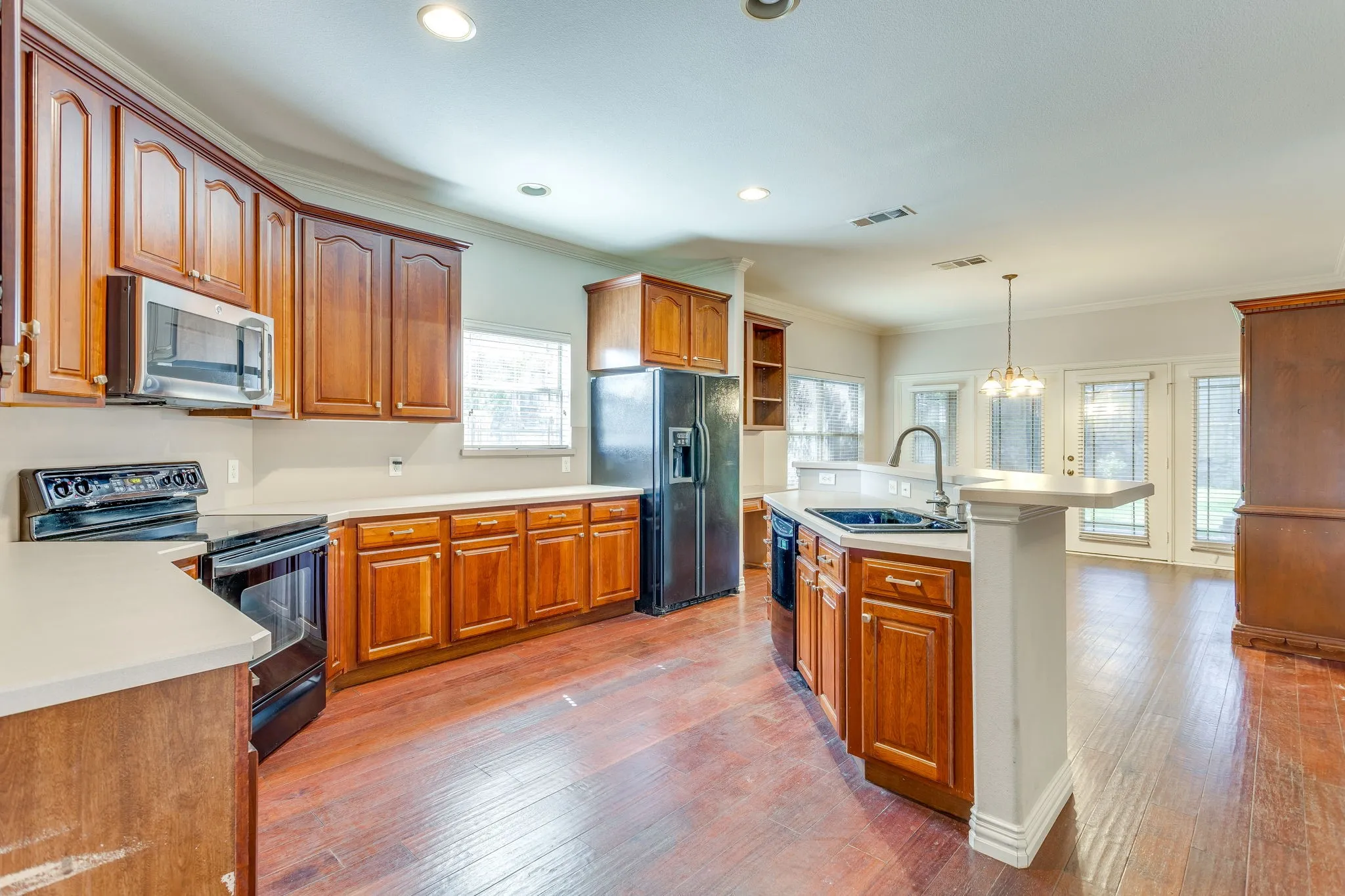 Single Family Residence For Sale in Johnson County , 2620 Glen Ranch Drive, Burleson, Texas 76028, 4 Bedroom, 4 Bathroom, 3 Garage spaces, 3,910 Sqft, built in 2003, mls#21395267, Real Estate Agent in Burleson, Homes For Sale in Johnson county, Homes For Sale in Burleson, Realtor in Burleson Texas, Real Estate Brokerage Independent Realty Texas, Luminita Cordes Realtor