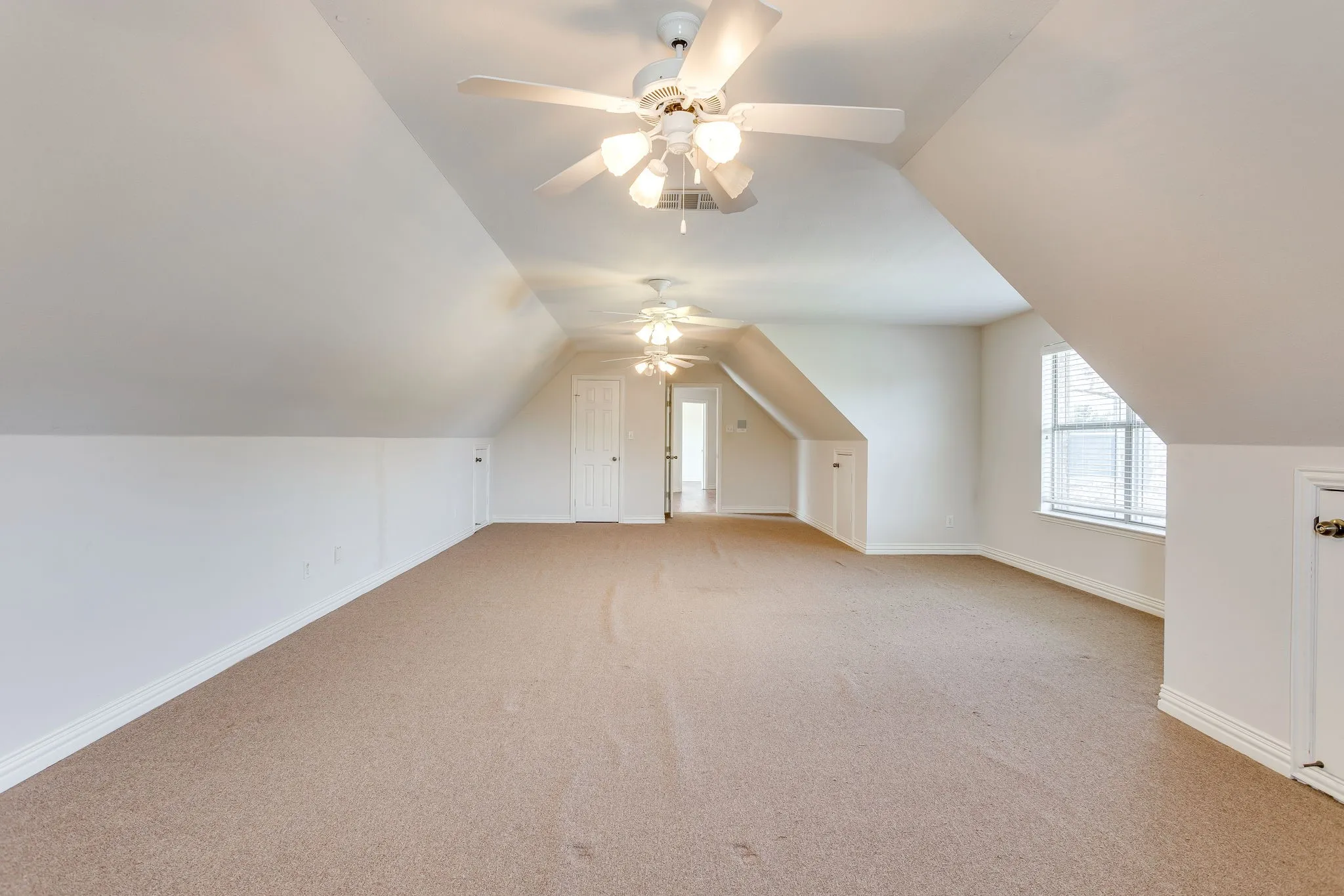 Single Family Residence For Sale in Johnson County , 2620 Glen Ranch Drive, Burleson, Texas 76028, 4 Bedroom, 4 Bathroom, 3 Garage spaces, 3,910 Sqft, built in 2003, mls#21395267, Real Estate Agent in Burleson, Homes For Sale in Johnson county, Homes For Sale in Burleson, Realtor in Burleson Texas, Real Estate Brokerage Independent Realty Texas, Luminita Cordes Realtor