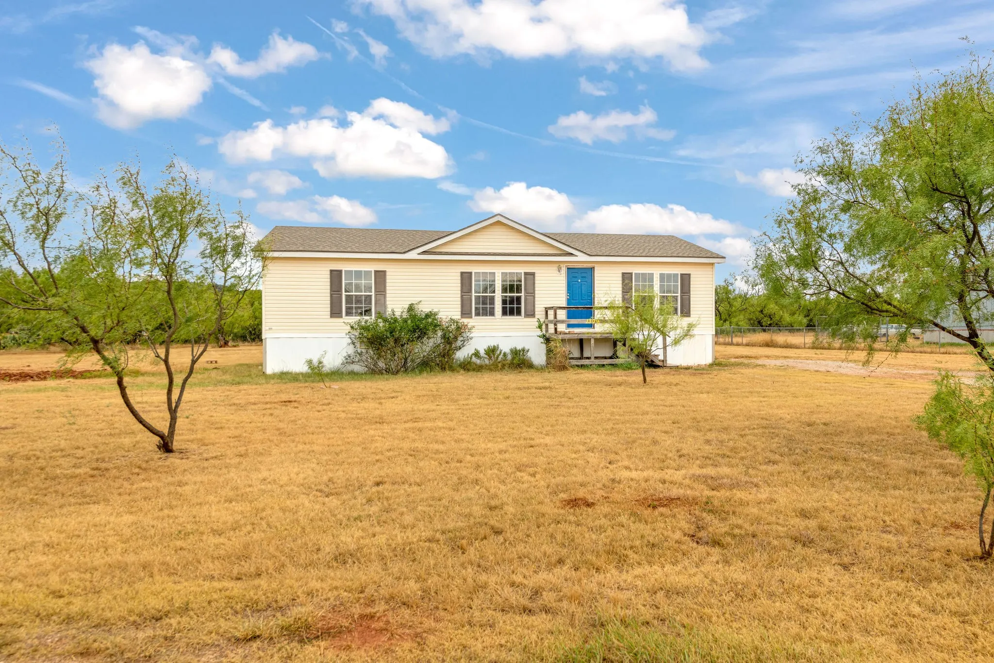 Manufactured Home For Sale in Taylor County , 1309 Warren Street, Buffalo Gap, Texas 79508, 3 Bedroom, 2 Bathroom, Garage spaces, 1,440 Sqft, built in 2008, mls#21399448, Real Estate Agent in Buffalo Gap, Homes For Sale in Taylor county, Homes For Sale in Buffalo Gap, Realtor in Buffalo Gap Texas, Real Estate Brokerage Independent Realty Texas, Luminita Cordes Realtor