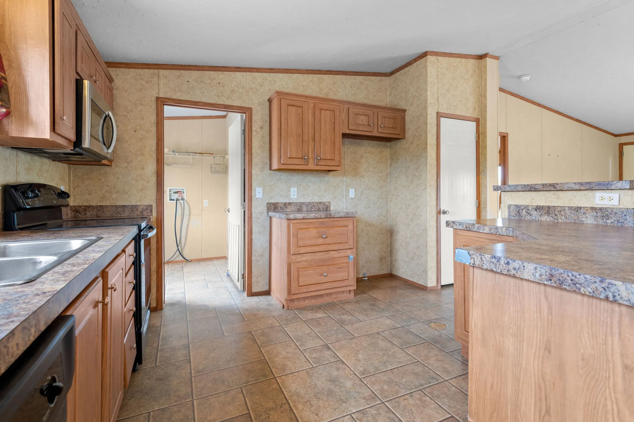 Manufactured Home For Sale in Taylor County , 1309 Warren Street, Buffalo Gap, Texas 79508, 3 Bedroom, 2 Bathroom, Garage spaces, 1,440 Sqft, built in 2008, mls#21399448, Real Estate Agent in Buffalo Gap, Homes For Sale in Taylor county, Homes For Sale in Buffalo Gap, Realtor in Buffalo Gap Texas, Real Estate Brokerage Independent Realty Texas, Luminita Cordes Realtor