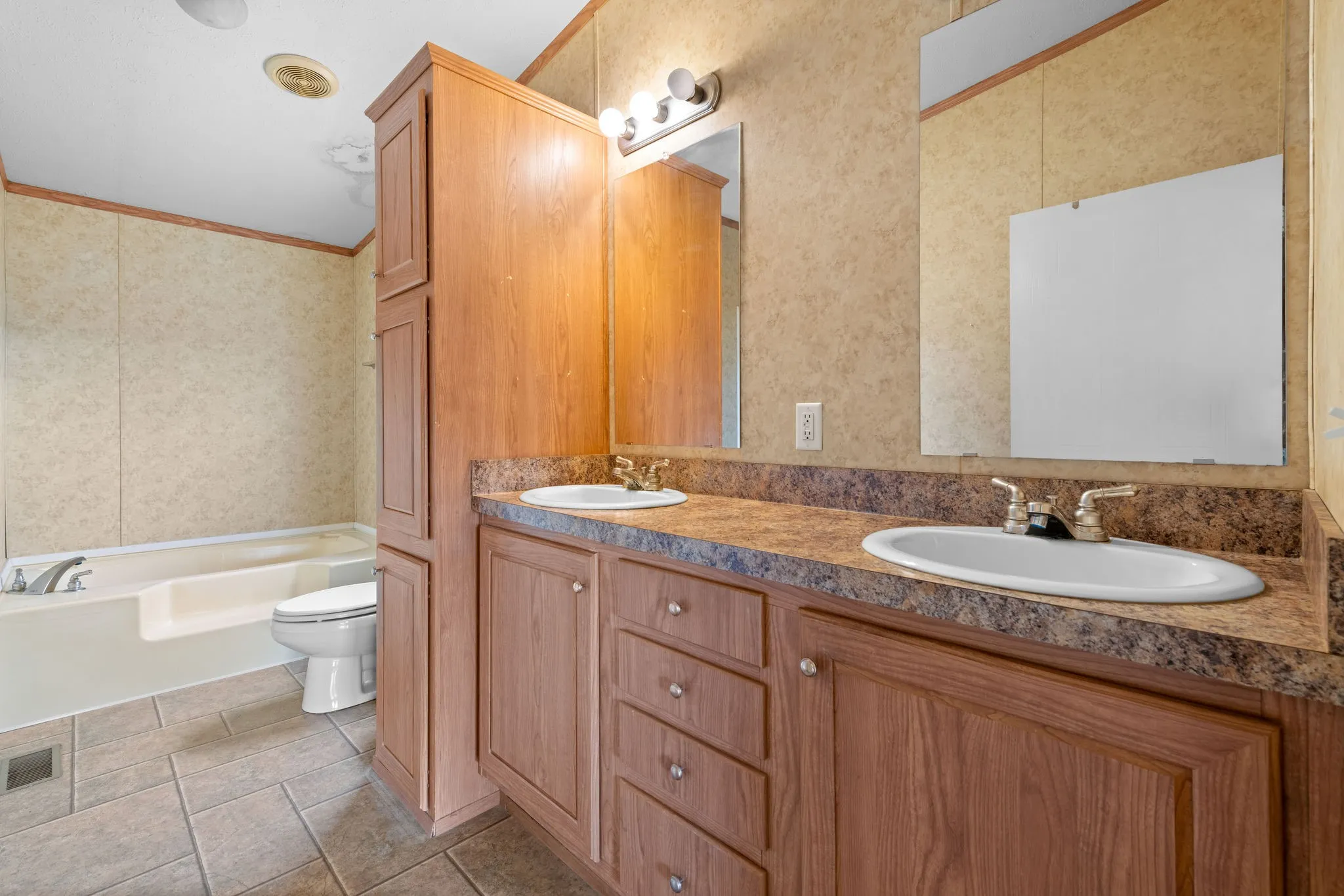 Manufactured Home For Sale in Taylor County , 1309 Warren Street, Buffalo Gap, Texas 79508, 3 Bedroom, 2 Bathroom, Garage spaces, 1,440 Sqft, built in 2008, mls#21399448, Real Estate Agent in Buffalo Gap, Homes For Sale in Taylor county, Homes For Sale in Buffalo Gap, Realtor in Buffalo Gap Texas, Real Estate Brokerage Independent Realty Texas, Luminita Cordes Realtor
