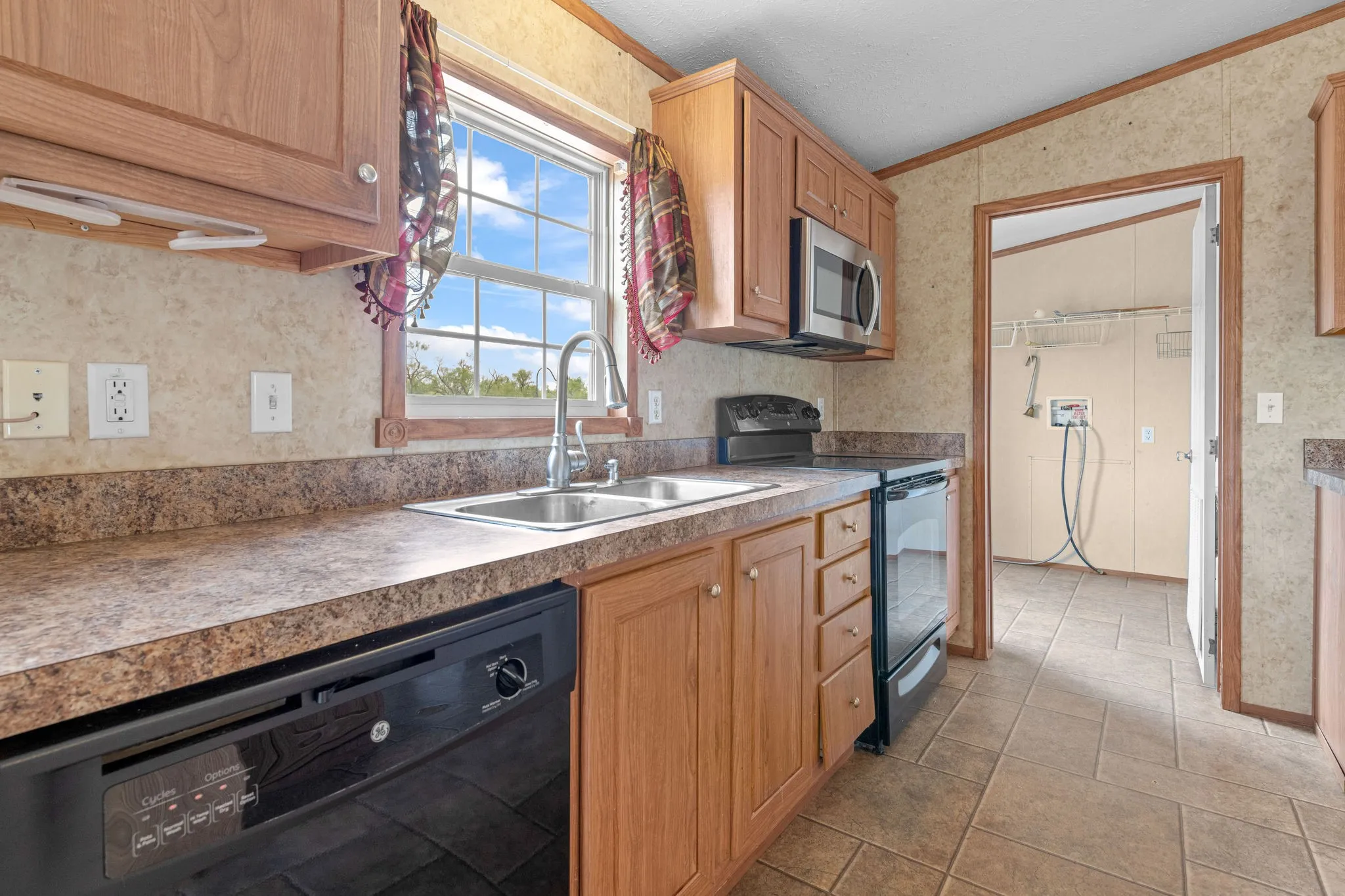 Manufactured Home For Sale in Taylor County , 1309 Warren Street, Buffalo Gap, Texas 79508, 3 Bedroom, 2 Bathroom, Garage spaces, 1,440 Sqft, built in 2008, mls#21399448, Real Estate Agent in Buffalo Gap, Homes For Sale in Taylor county, Homes For Sale in Buffalo Gap, Realtor in Buffalo Gap Texas, Real Estate Brokerage Independent Realty Texas, Luminita Cordes Realtor