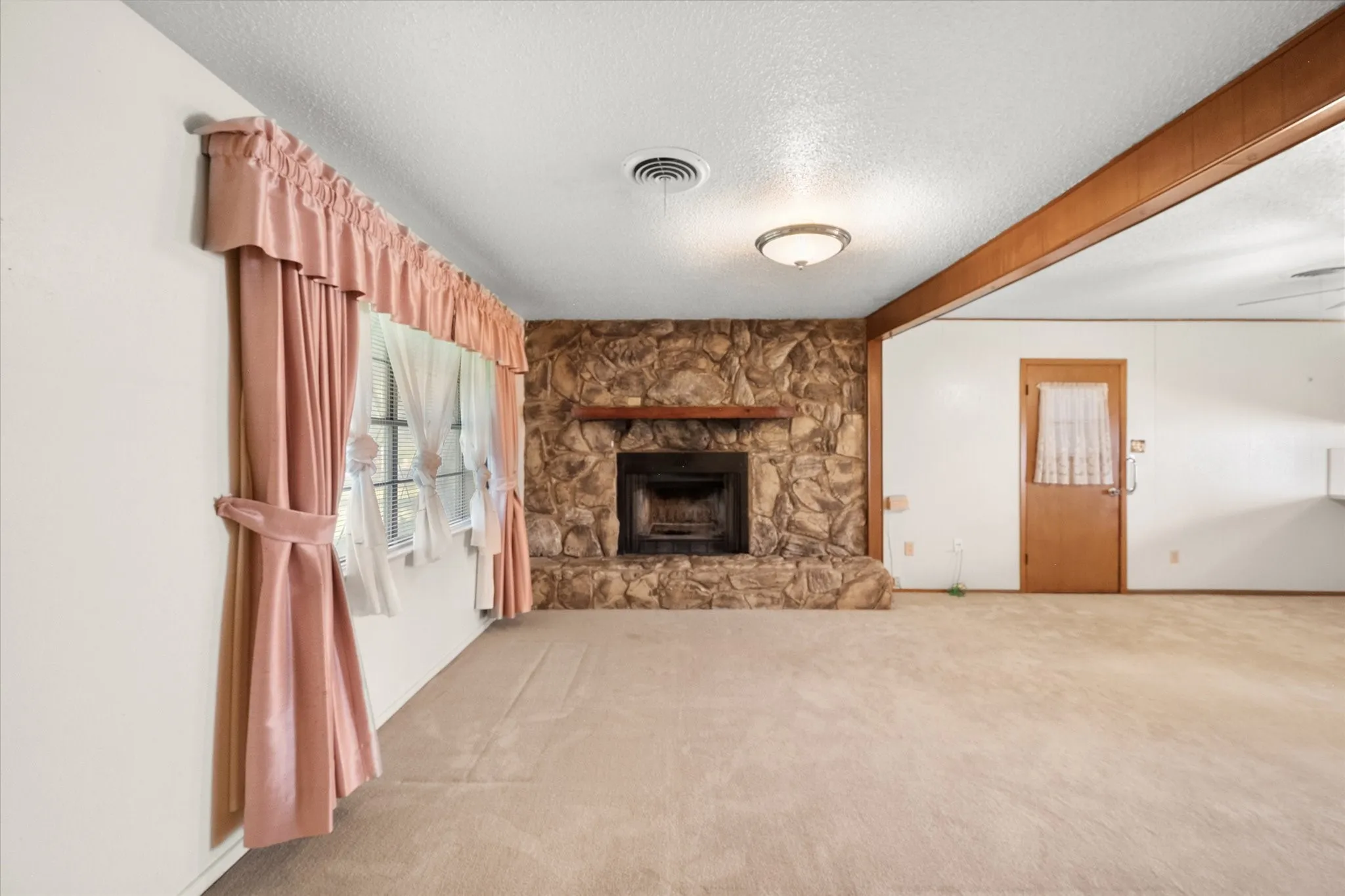 Single Family Residence For Sale in Johnson County , 2920 County Road 531, Burleson, Texas 76028, 3 Bedroom, 2 Bathroom, 2 Garage spaces, 1,368 Sqft, built in 1966, mls#21399447, Real Estate Agent in Burleson, Homes For Sale in Johnson county, Homes For Sale in Burleson, Realtor in Burleson Texas, Real Estate Brokerage Independent Realty Texas, Luminita Cordes Realtor