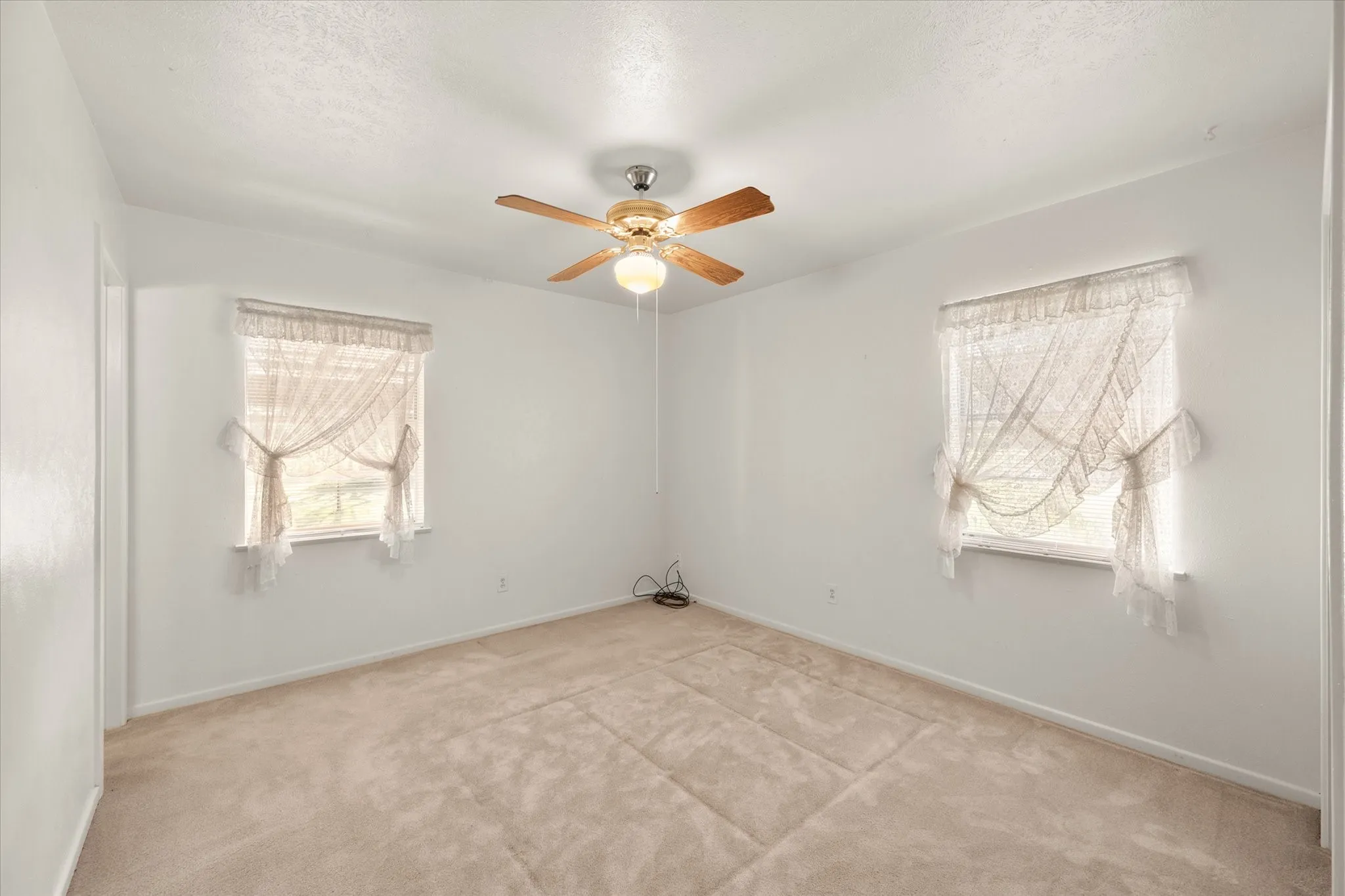 Single Family Residence For Sale in Johnson County , 2920 County Road 531, Burleson, Texas 76028, 3 Bedroom, 2 Bathroom, 2 Garage spaces, 1,368 Sqft, built in 1966, mls#21399447, Real Estate Agent in Burleson, Homes For Sale in Johnson county, Homes For Sale in Burleson, Realtor in Burleson Texas, Real Estate Brokerage Independent Realty Texas, Luminita Cordes Realtor