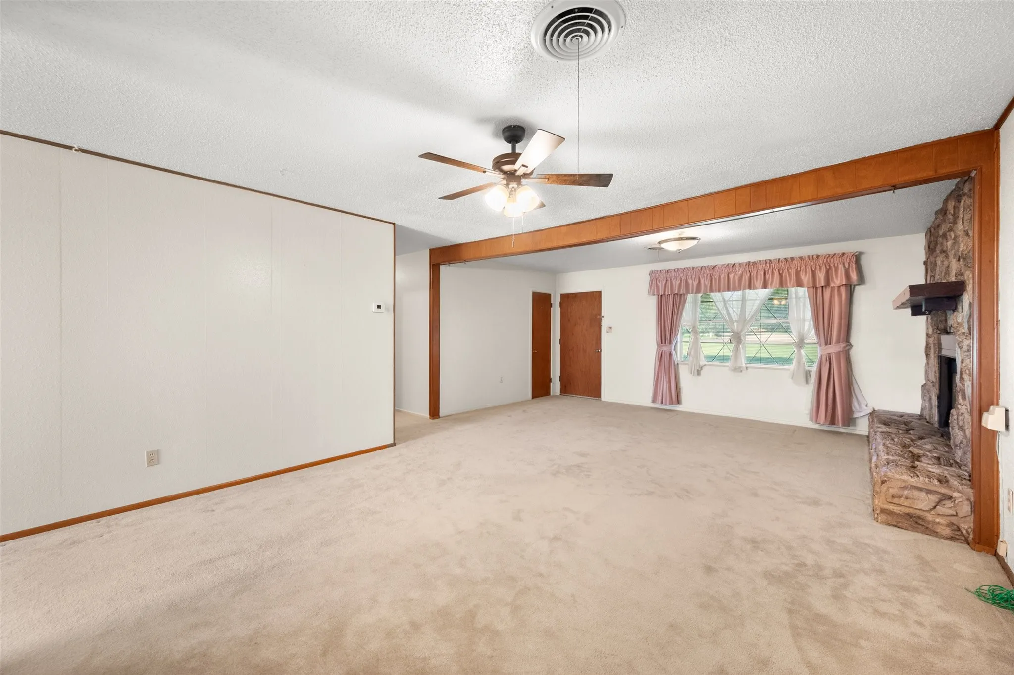 Single Family Residence For Sale in Johnson County , 2920 County Road 531, Burleson, Texas 76028, 3 Bedroom, 2 Bathroom, 2 Garage spaces, 1,368 Sqft, built in 1966, mls#21399447, Real Estate Agent in Burleson, Homes For Sale in Johnson county, Homes For Sale in Burleson, Realtor in Burleson Texas, Real Estate Brokerage Independent Realty Texas, Luminita Cordes Realtor