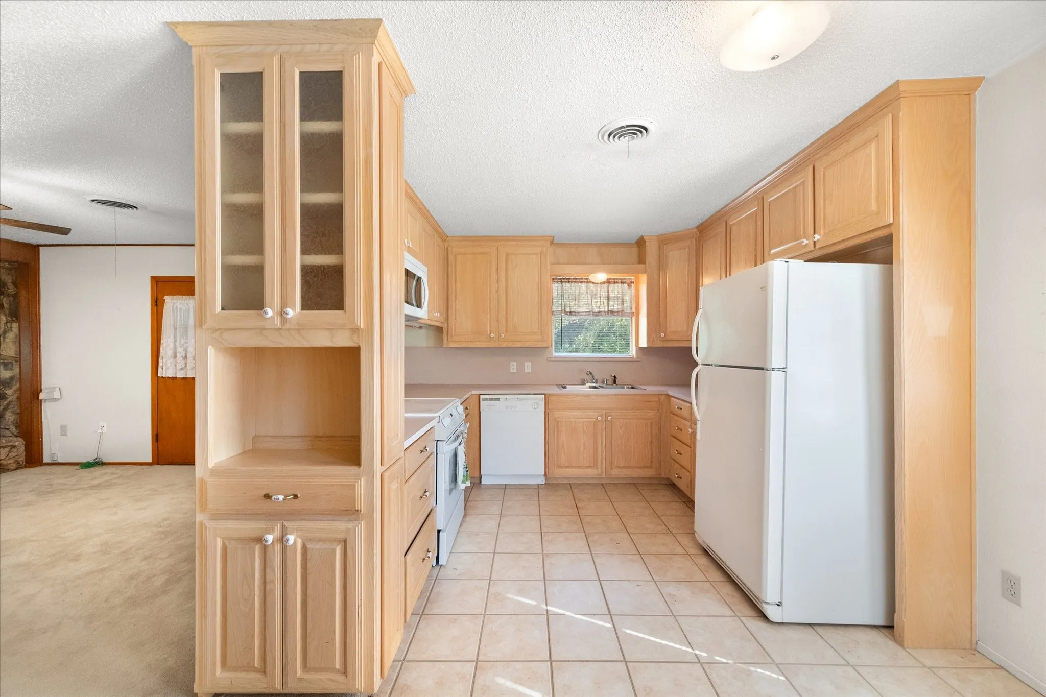 Single Family Residence For Sale in Johnson County , 2920 County Road 531, Burleson, Texas 76028, 3 Bedroom, 2 Bathroom, 2 Garage spaces, 1,368 Sqft, built in 1966, mls#21399447, Real Estate Agent in Burleson, Homes For Sale in Johnson county, Homes For Sale in Burleson, Realtor in Burleson Texas, Real Estate Brokerage Independent Realty Texas, Luminita Cordes Realtor