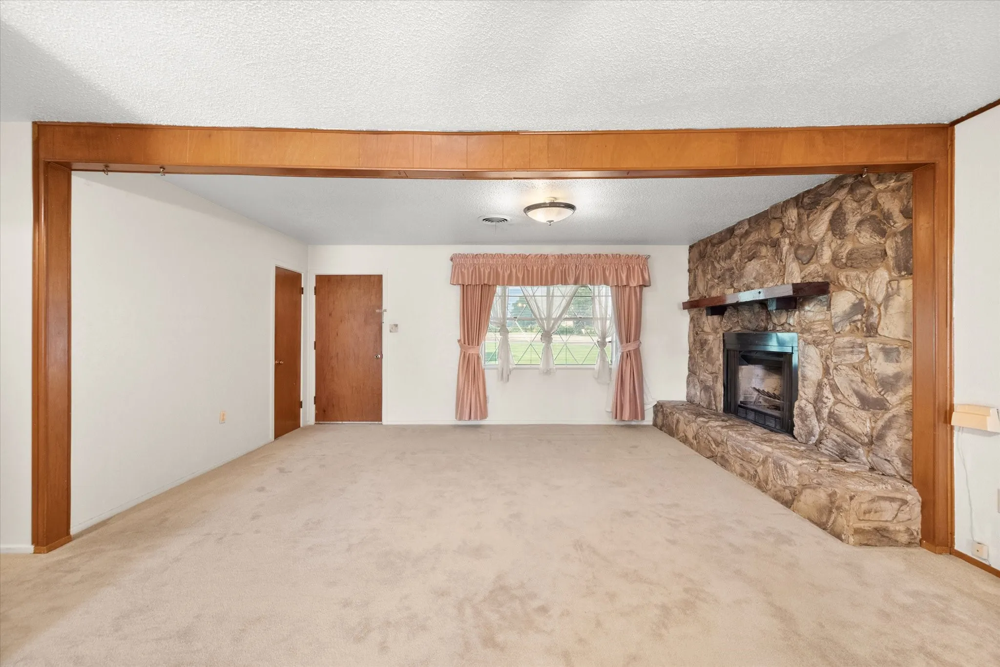 Single Family Residence For Sale in Johnson County , 2920 County Road 531, Burleson, Texas 76028, 3 Bedroom, 2 Bathroom, 2 Garage spaces, 1,368 Sqft, built in 1966, mls#21399447, Real Estate Agent in Burleson, Homes For Sale in Johnson county, Homes For Sale in Burleson, Realtor in Burleson Texas, Real Estate Brokerage Independent Realty Texas, Luminita Cordes Realtor