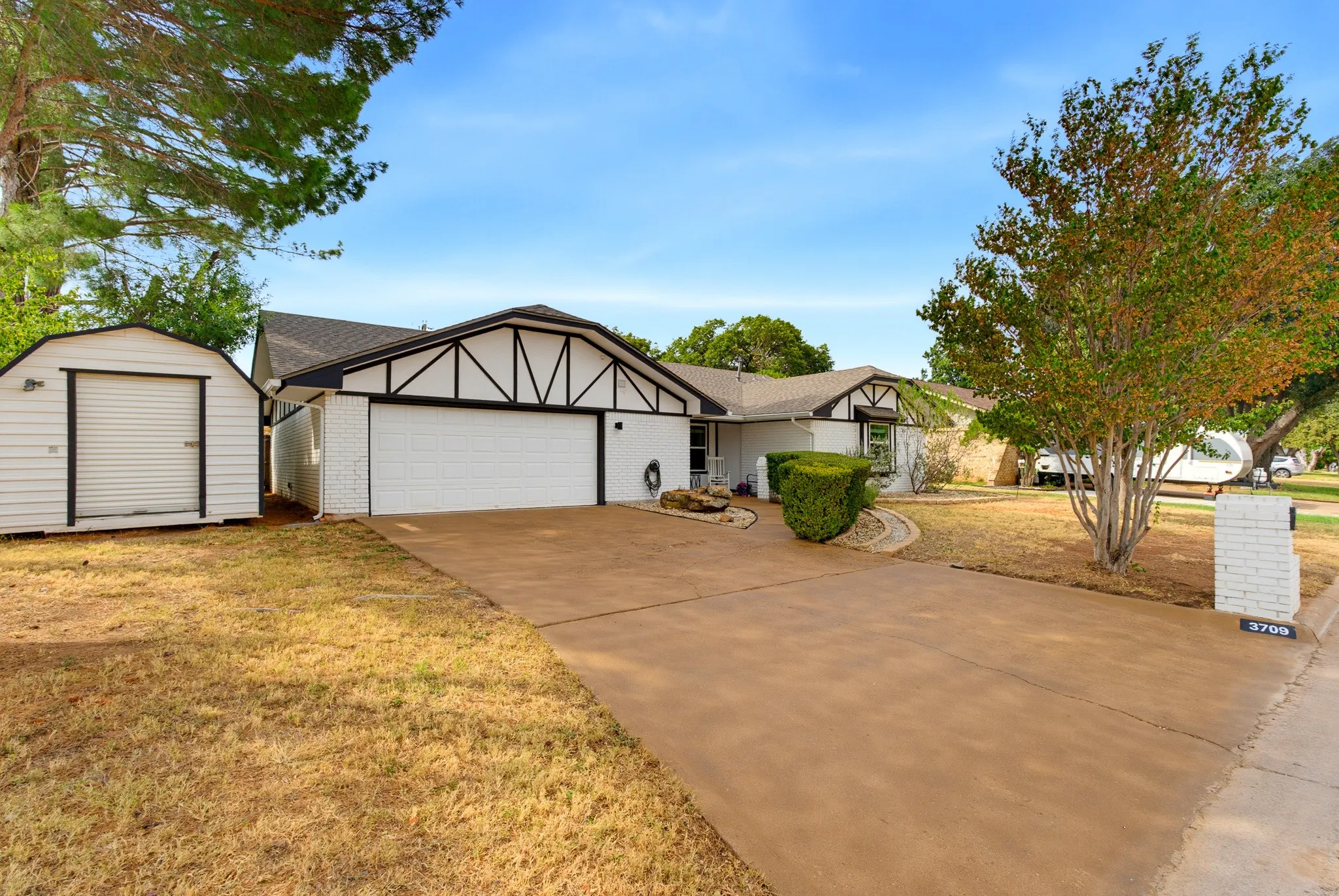 Single Family Residence For Sale in Taylor County , 3709 Westchester Drive, Abilene, Texas 79606, 3 Bedroom, 2 Bathroom, 2 Garage spaces, 1,697 Sqft, built in 1979, mls#21399170, Real Estate Agent in Abilene, Homes For Sale in Taylor county, Homes For Sale in Abilene, Realtor in Abilene Texas, Real Estate Brokerage Independent Realty Texas, Luminita Cordes Realtor