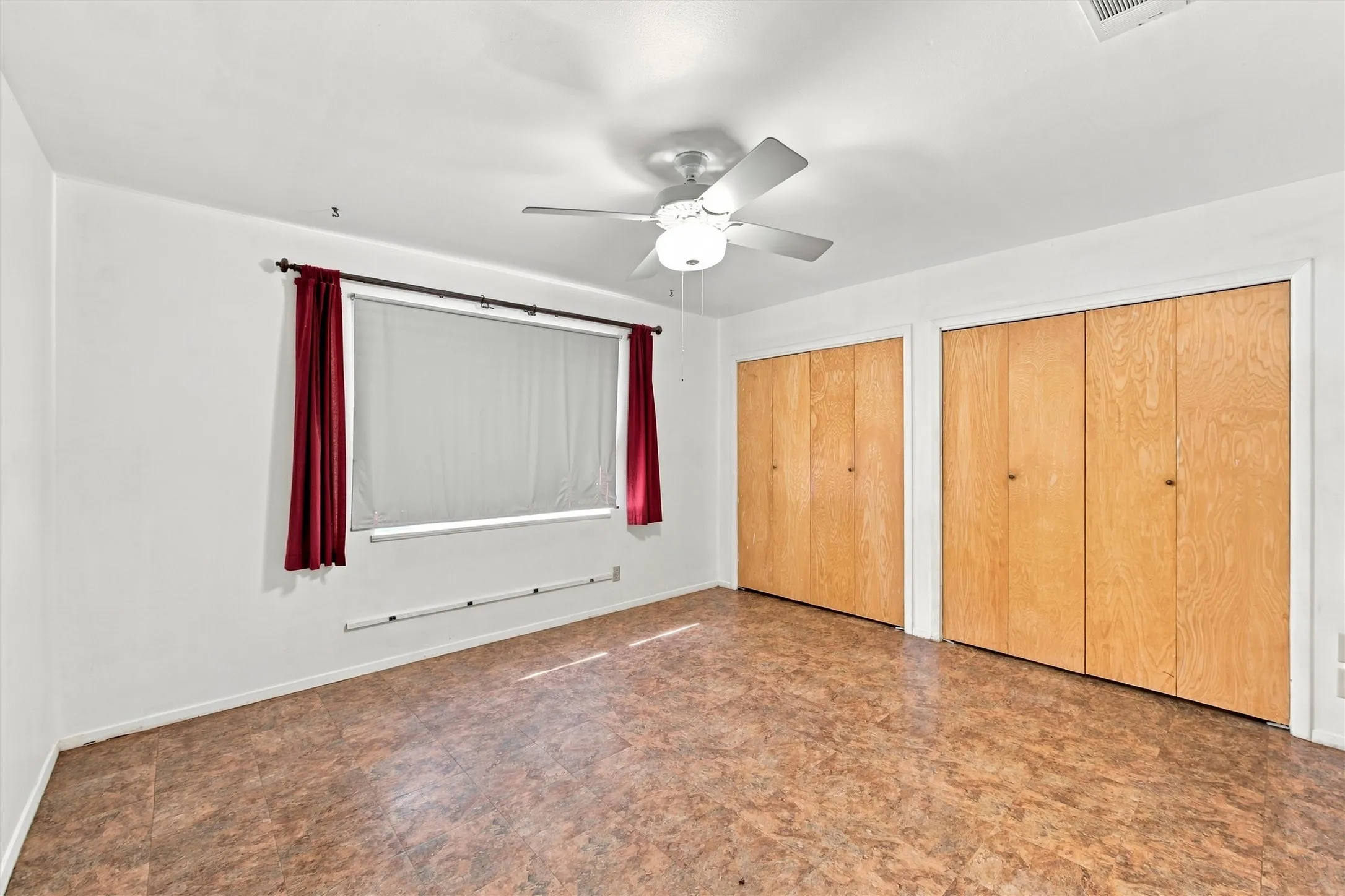 Single Family Residence For Sale in Mc Lennan County , 207 Cresthill Drive, Lacy Lakeview, Texas 76705, 3 Bedroom, 2 Bathroom, 2 Garage spaces, 1,260 Sqft, built in 1964, mls#21398616, Real Estate Agent in Lacy Lakeview, Homes For Sale in Mc Lennan county, Homes For Sale in Lacy Lakeview, Realtor in Lacy Lakeview Texas, Real Estate Brokerage Independent Realty Texas, Luminita Cordes Realtor