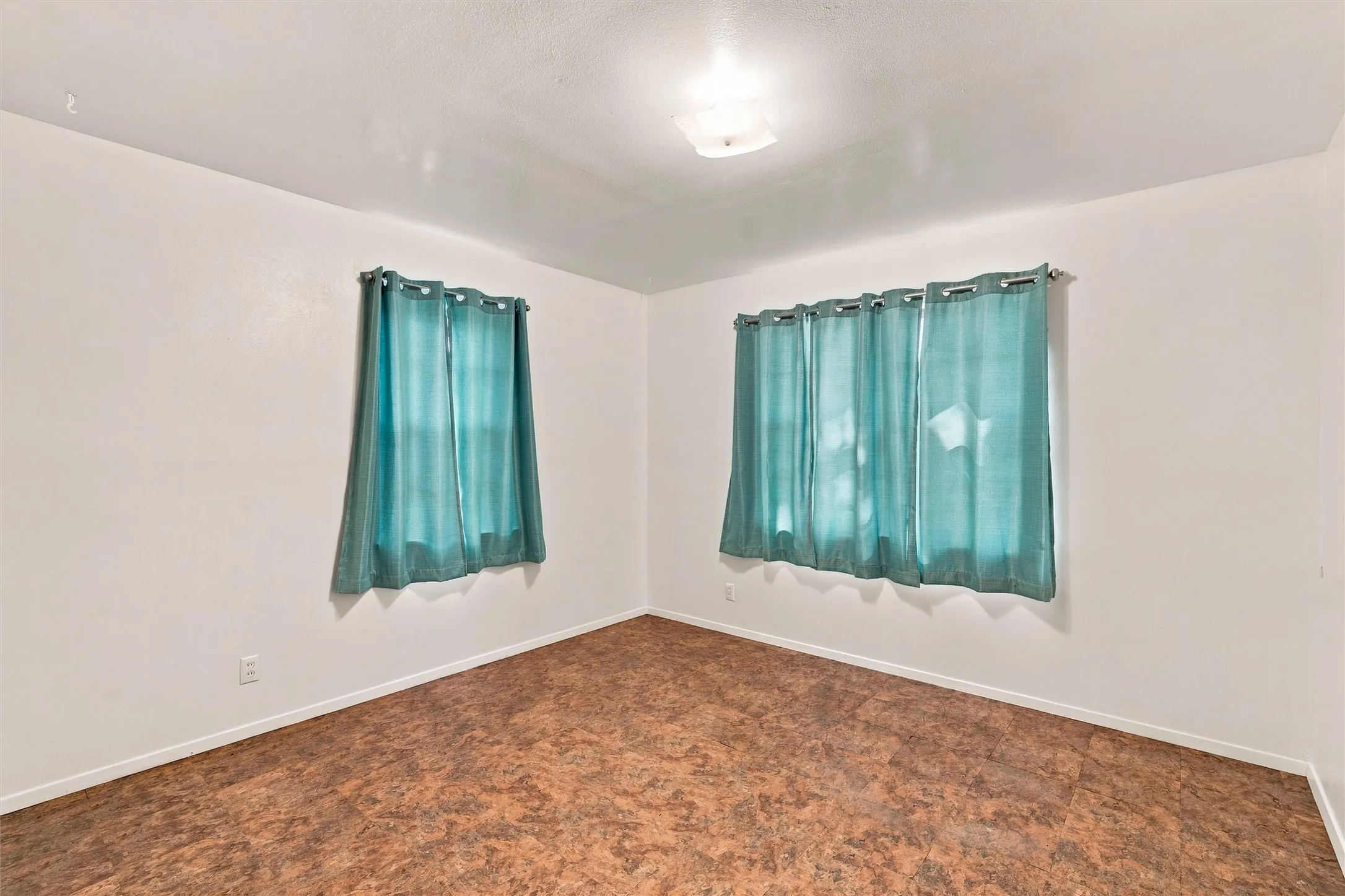Single Family Residence For Sale in Mc Lennan County , 207 Cresthill Drive, Lacy Lakeview, Texas 76705, 3 Bedroom, 2 Bathroom, 2 Garage spaces, 1,260 Sqft, built in 1964, mls#21398616, Real Estate Agent in Lacy Lakeview, Homes For Sale in Mc Lennan county, Homes For Sale in Lacy Lakeview, Realtor in Lacy Lakeview Texas, Real Estate Brokerage Independent Realty Texas, Luminita Cordes Realtor