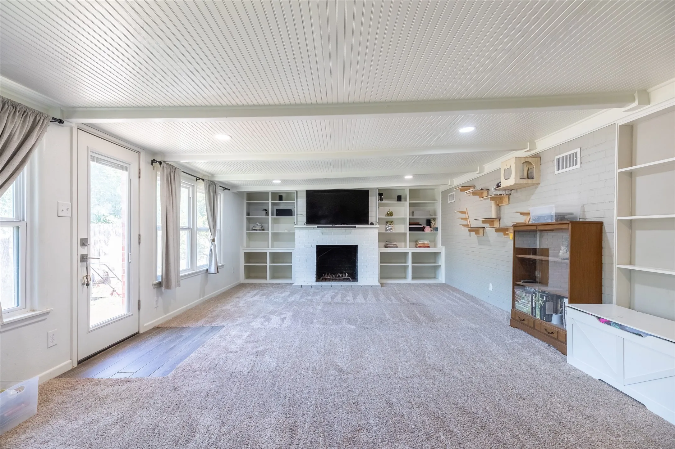 Single Family Residence For Sale in Taylor County , 720 GLENDALE Drive, Abilene, Texas 79603, 3 Bedroom, 2 Bathroom, 2 Garage spaces, 1,611 Sqft, built in 1956, mls#21350856, Real Estate Agent in Abilene, Homes For Sale in Taylor county, Homes For Sale in Abilene, Realtor in Abilene Texas, Real Estate Brokerage Independent Realty Texas, Luminita Cordes Realtor