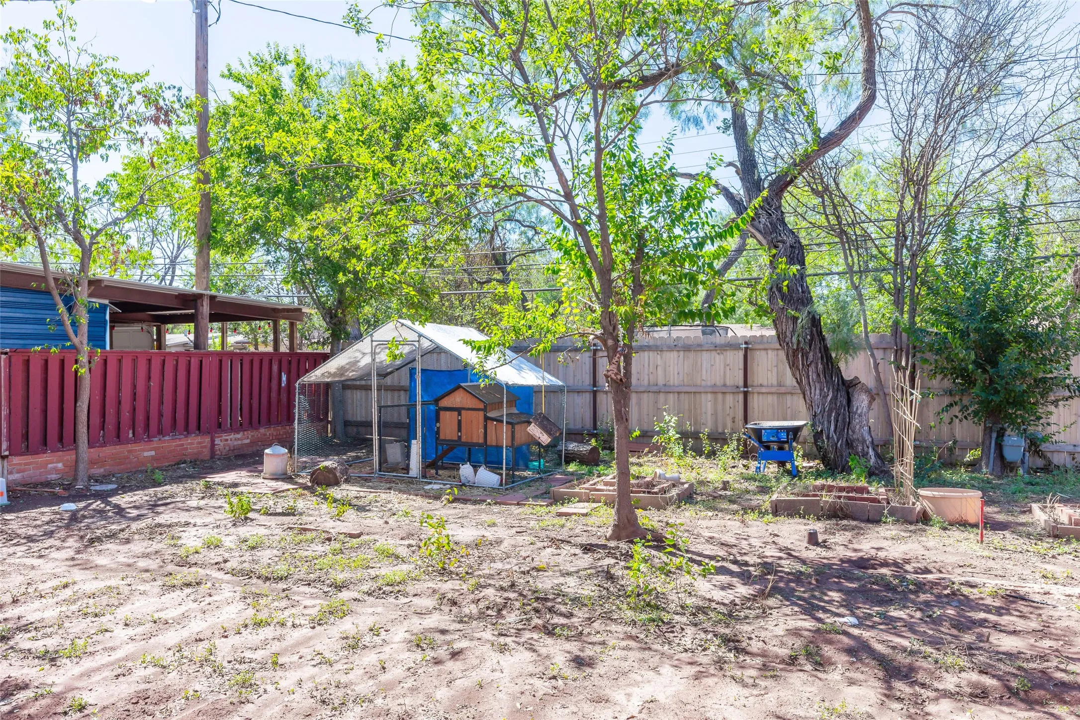 Single Family Residence For Sale in Taylor County , 720 GLENDALE Drive, Abilene, Texas 79603, 3 Bedroom, 2 Bathroom, 2 Garage spaces, 1,611 Sqft, built in 1956, mls#21350856, Real Estate Agent in Abilene, Homes For Sale in Taylor county, Homes For Sale in Abilene, Realtor in Abilene Texas, Real Estate Brokerage Independent Realty Texas, Luminita Cordes Realtor