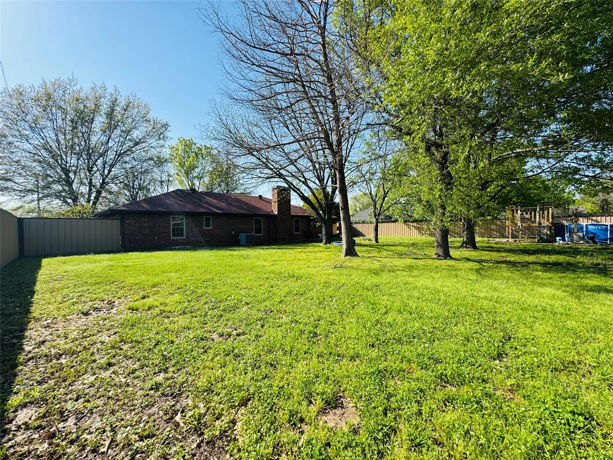 Single Family Residence For Sale in Lamar County , 745 42nd Street SW, Paris, Texas 75460, 3 Bedroom, 2 Bathroom, 2 Garage spaces, 1,568 Sqft, built in 1982, mls#21399303, Real Estate Agent in Paris, Homes For Sale in Lamar county, Homes For Sale in Paris, Realtor in Paris Texas, Real Estate Brokerage Independent Realty Texas, Luminita Cordes Realtor