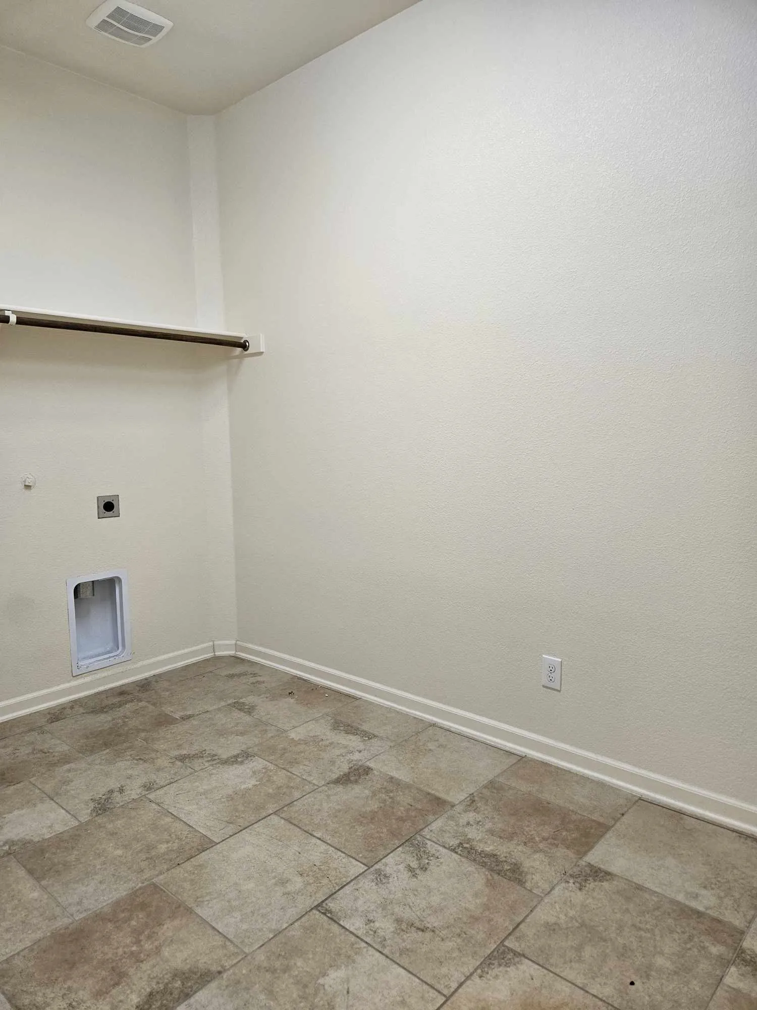 Single Family Residence For Rent in Tarrant County , 8312 Whistling Duck Drive, Fort Worth, Texas 76118, 3 Bedroom, 2 Bathroom, 2 Garage spaces, 2,105 Sqft, built in 2013, mls#21399437, Real Estate Agent in Fort Worth, Homes For Rent in Tarrant county, Homes For Rent in Fort Worth, Realtor in Fort Worth Texas, Real Estate Brokerage Independent Realty Texas, Luminita Cordes Realtor