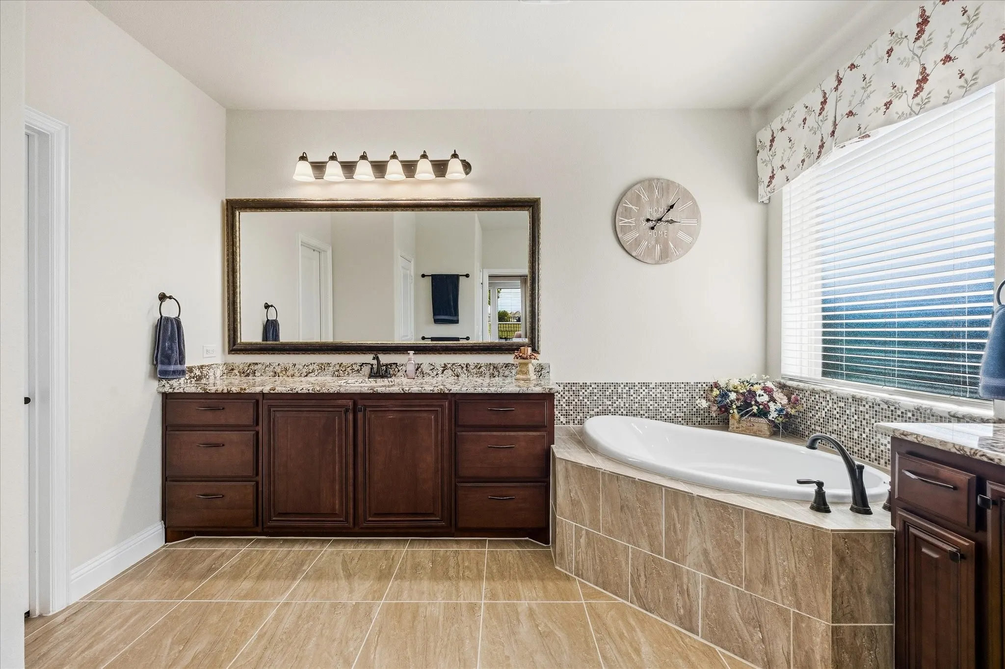 Single Family Residence For Sale in Rockwall County , 2445 San Marcos Drive, Royse City, Texas 75189, 4 Bedroom, 4 Bathroom, 3 Garage spaces, 3,796 Sqft, built in 2019, mls#21399478, Real Estate Agent in Royse City, Homes For Sale in Rockwall county, Homes For Sale in Royse City, Realtor in Royse City Texas, Real Estate Brokerage Independent Realty Texas, Luminita Cordes Realtor