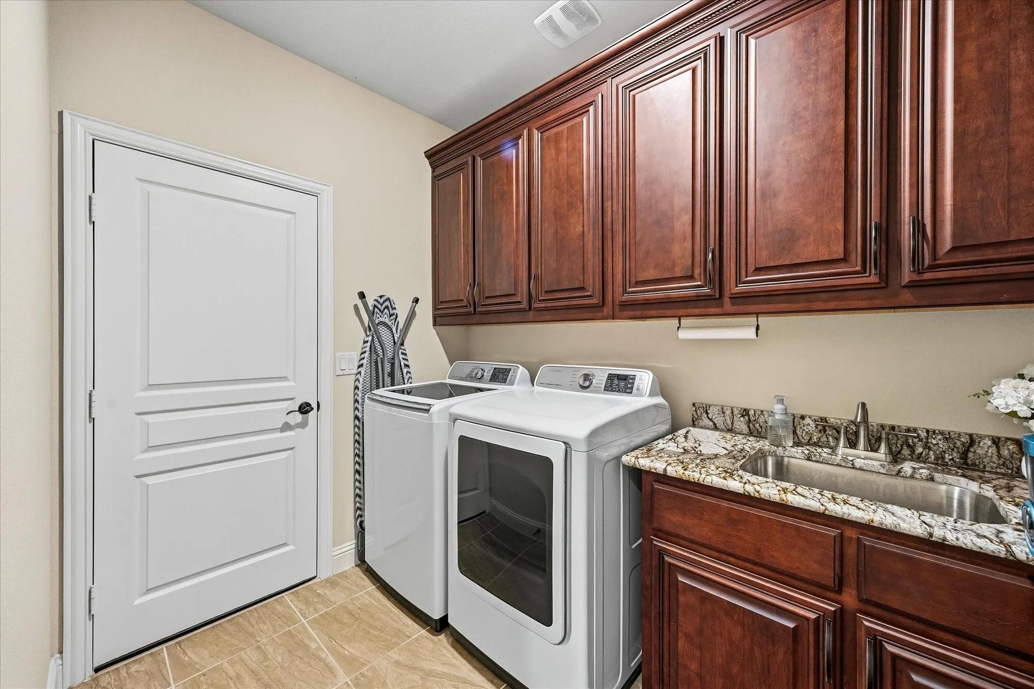 Single Family Residence For Sale in Rockwall County , 2445 San Marcos Drive, Royse City, Texas 75189, 4 Bedroom, 4 Bathroom, 3 Garage spaces, 3,796 Sqft, built in 2019, mls#21399478, Real Estate Agent in Royse City, Homes For Sale in Rockwall county, Homes For Sale in Royse City, Realtor in Royse City Texas, Real Estate Brokerage Independent Realty Texas, Luminita Cordes Realtor