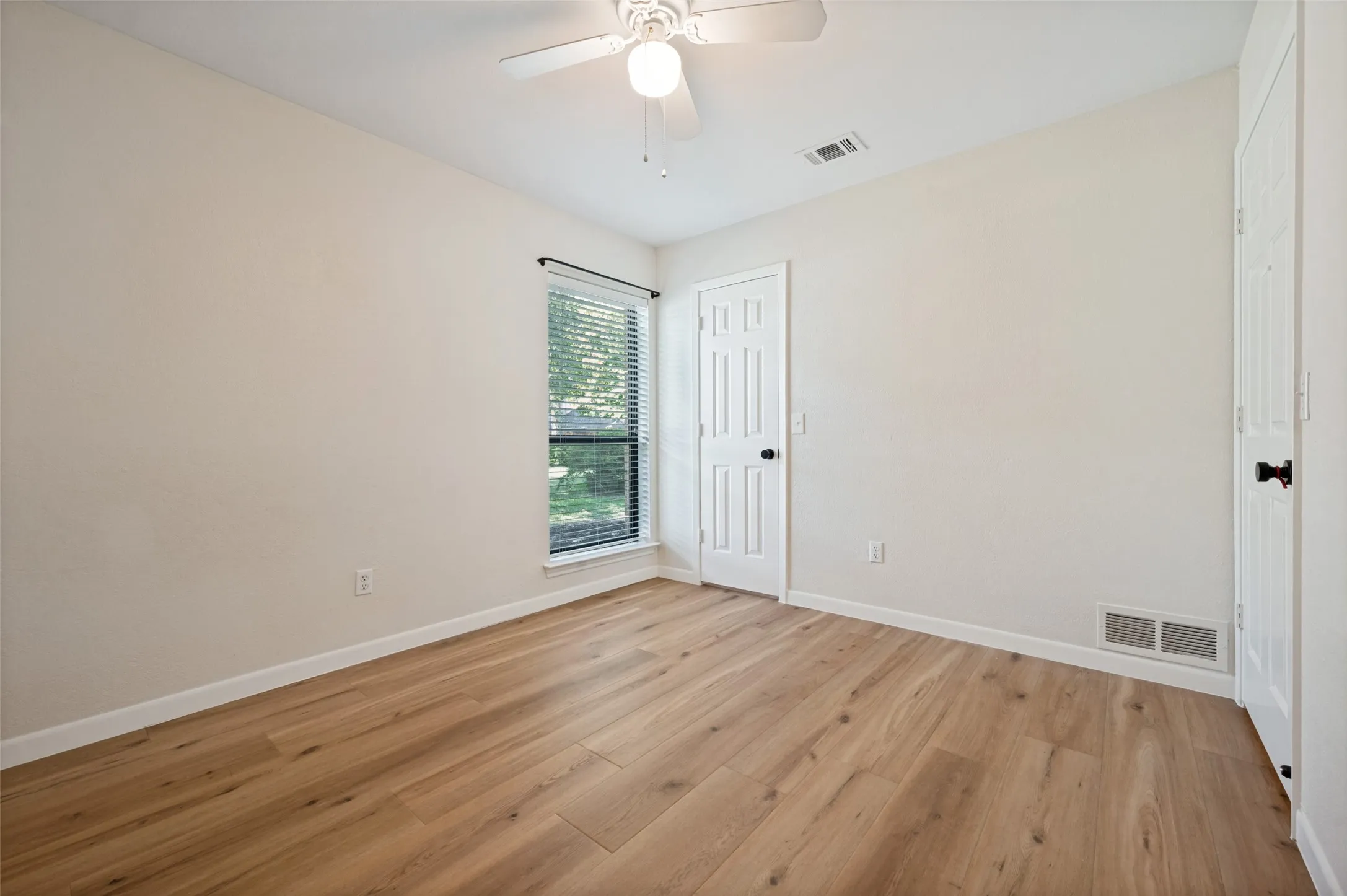 Single Family Residence For Sale in Collin County , 1404 Cumberland Trail, Plano, Texas 75023, 3 Bedroom, 2 Bathroom, 2 Garage spaces, 1,514 Sqft, built in 1985, mls#21399466, Real Estate Agent in Plano, Homes For Sale in Collin county, Homes For Sale in Plano, Realtor in Plano Texas, Real Estate Brokerage Independent Realty Texas, Luminita Cordes Realtor