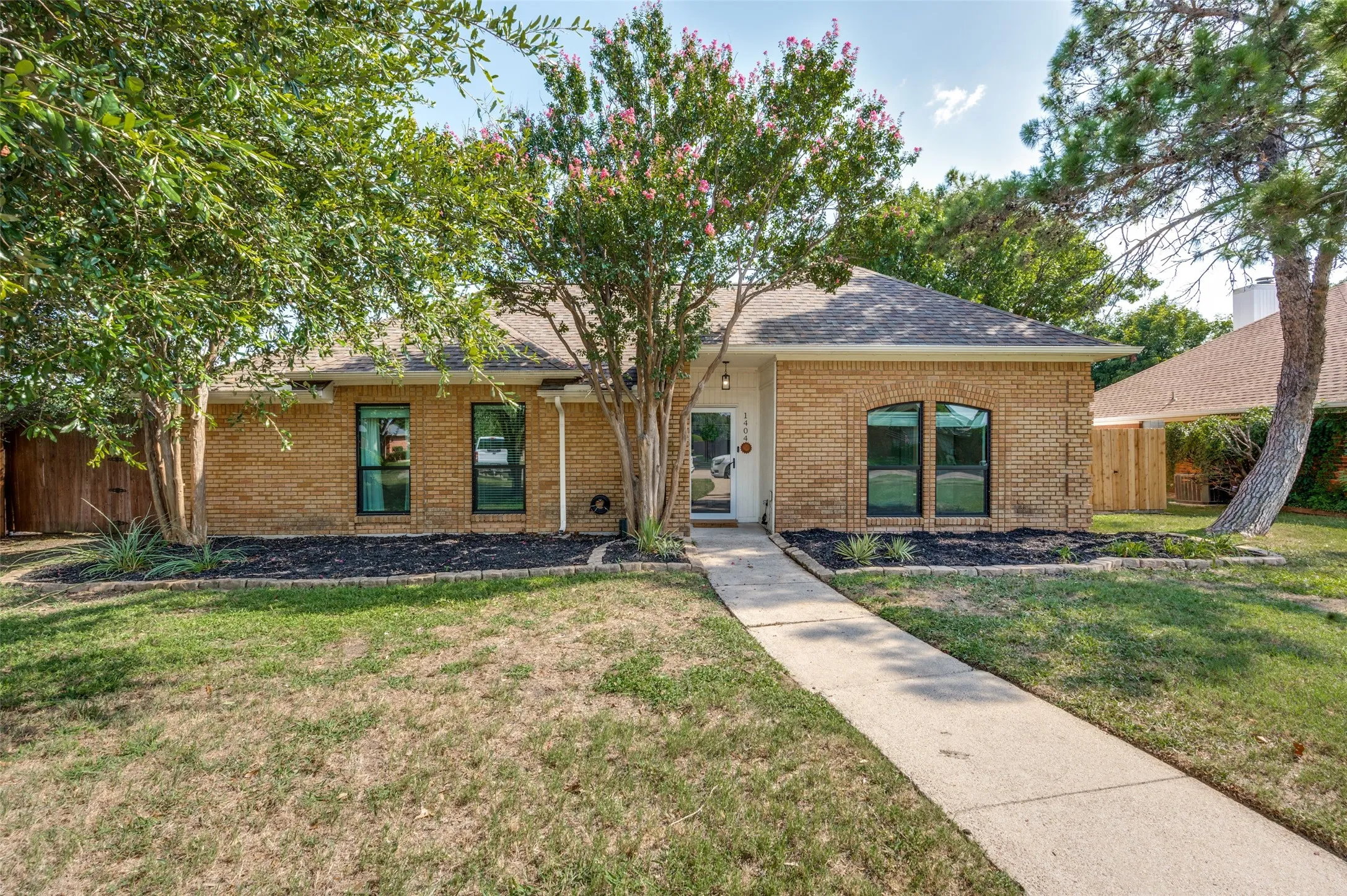 Single Family Residence For Sale in Collin County , 1404 Cumberland Trail, Plano, Texas 75023, 3 Bedroom, 2 Bathroom, 2 Garage spaces, 1,514 Sqft, built in 1985, mls#21399466, Real Estate Agent in Plano, Homes For Sale in Collin county, Homes For Sale in Plano, Realtor in Plano Texas, Real Estate Brokerage Independent Realty Texas, Luminita Cordes Realtor