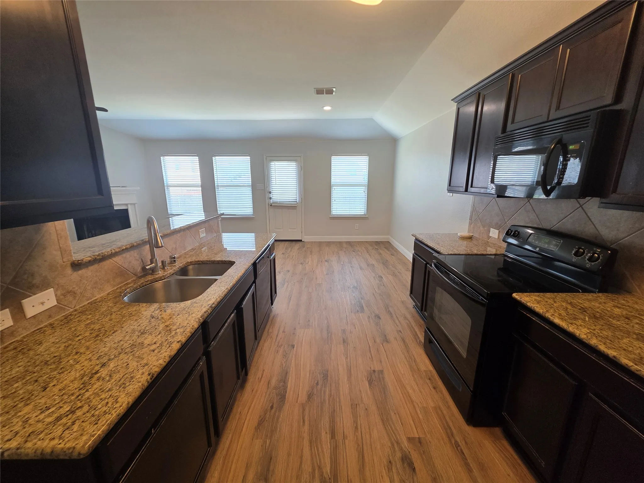Single Family Residence For Rent in Wise County , 12213 Big Rock Drive, Rhome, Texas 76078, 3 Bedroom, 2 Bathroom, 2 Garage spaces, 1,436 Sqft, built in 2012, mls#21399476, Real Estate Agent in Rhome, Homes For Rent in Wise county, Homes For Rent in Rhome, Realtor in Rhome Texas, Real Estate Brokerage Independent Realty Texas, Luminita Cordes Realtor