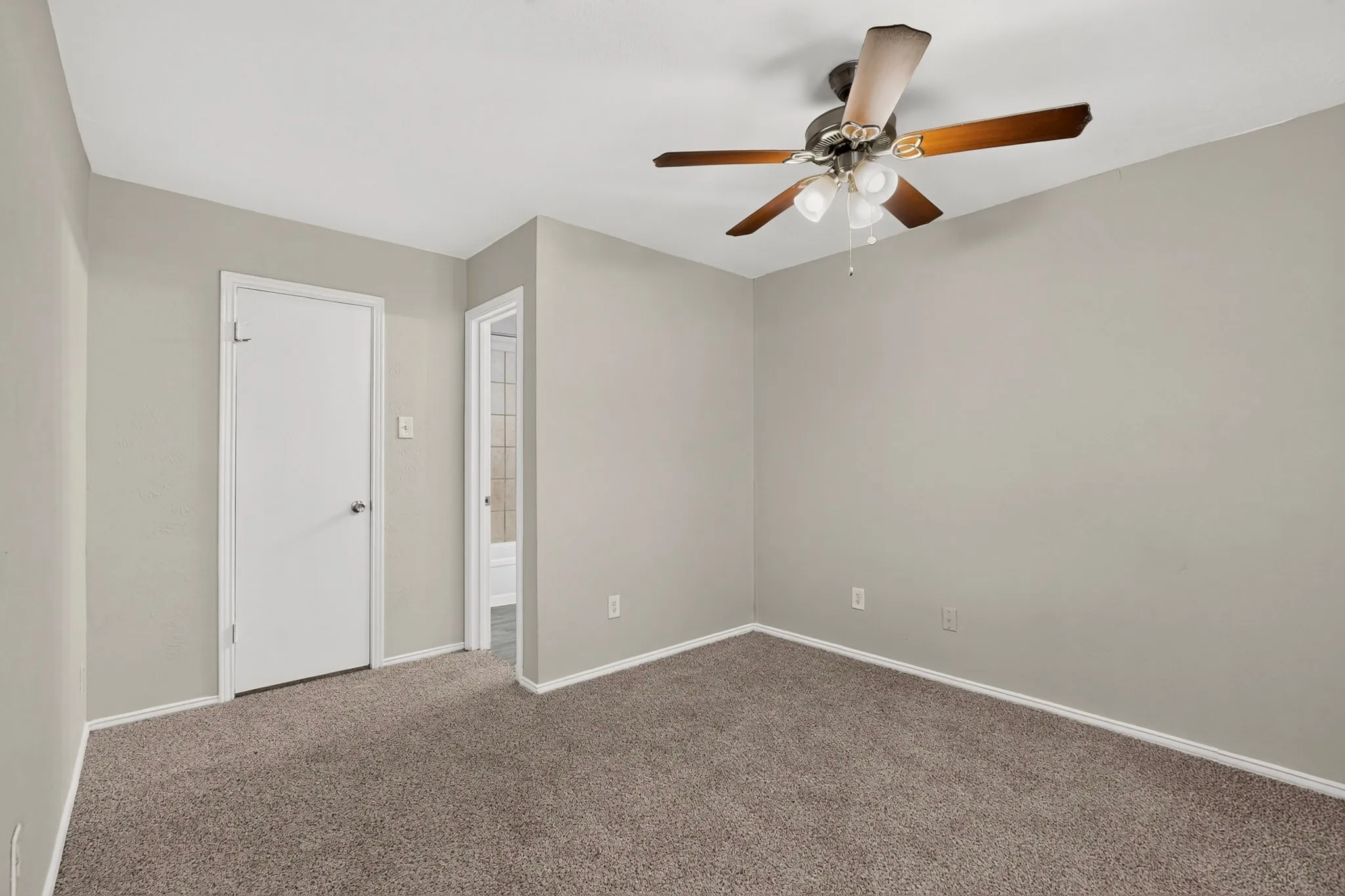 Single Family Residence For Sale in Dallas County , 9839 Glengreen Drive, Dallas, Texas 75217, 3 Bedroom, 2 Bathroom, 1 Garage spaces, 1,570 Sqft, built in 1971, mls#21399481, Real Estate Agent in Dallas, Homes For Sale in Dallas county, Homes For Sale in Dallas, Realtor in Dallas Texas, Real Estate Brokerage Independent Realty Texas, Luminita Cordes Realtor