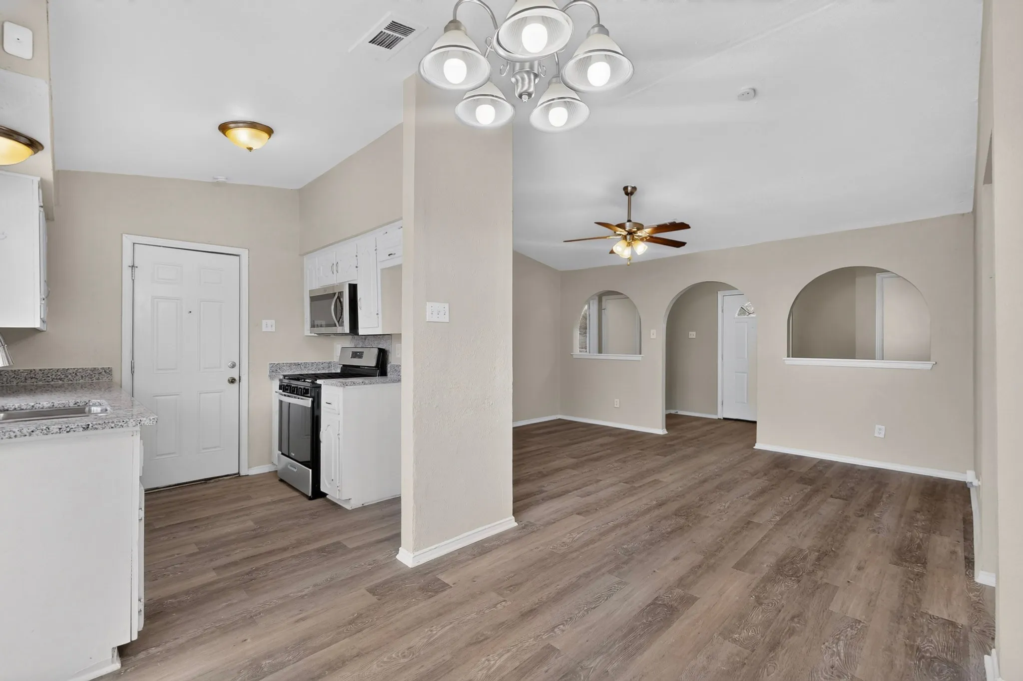 Single Family Residence For Sale in Dallas County , 9839 Glengreen Drive, Dallas, Texas 75217, 3 Bedroom, 2 Bathroom, 1 Garage spaces, 1,570 Sqft, built in 1971, mls#21399481, Real Estate Agent in Dallas, Homes For Sale in Dallas county, Homes For Sale in Dallas, Realtor in Dallas Texas, Real Estate Brokerage Independent Realty Texas, Luminita Cordes Realtor