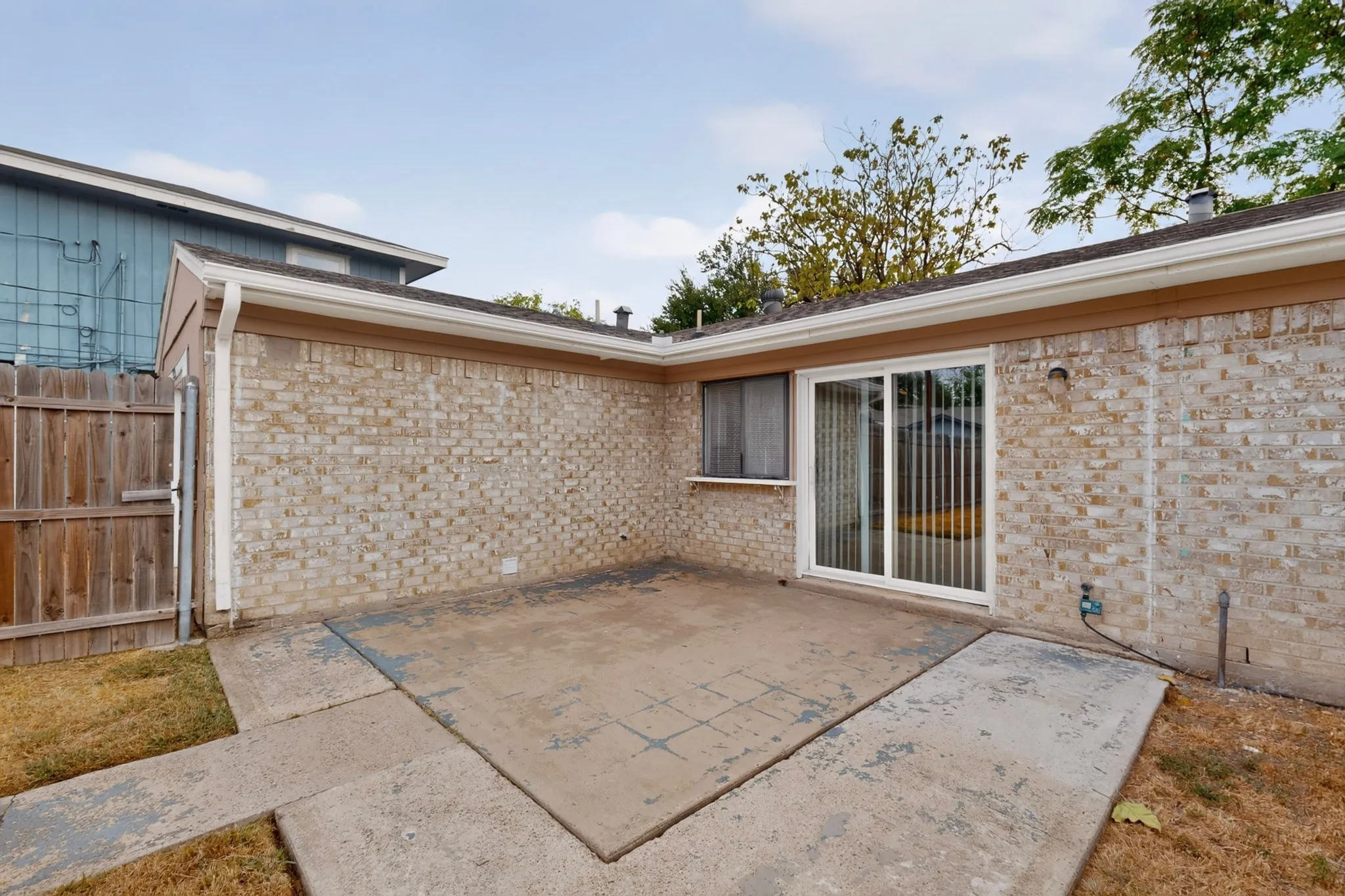 Single Family Residence For Sale in Dallas County , 9839 Glengreen Drive, Dallas, Texas 75217, 3 Bedroom, 2 Bathroom, 1 Garage spaces, 1,570 Sqft, built in 1971, mls#21399481, Real Estate Agent in Dallas, Homes For Sale in Dallas county, Homes For Sale in Dallas, Realtor in Dallas Texas, Real Estate Brokerage Independent Realty Texas, Luminita Cordes Realtor