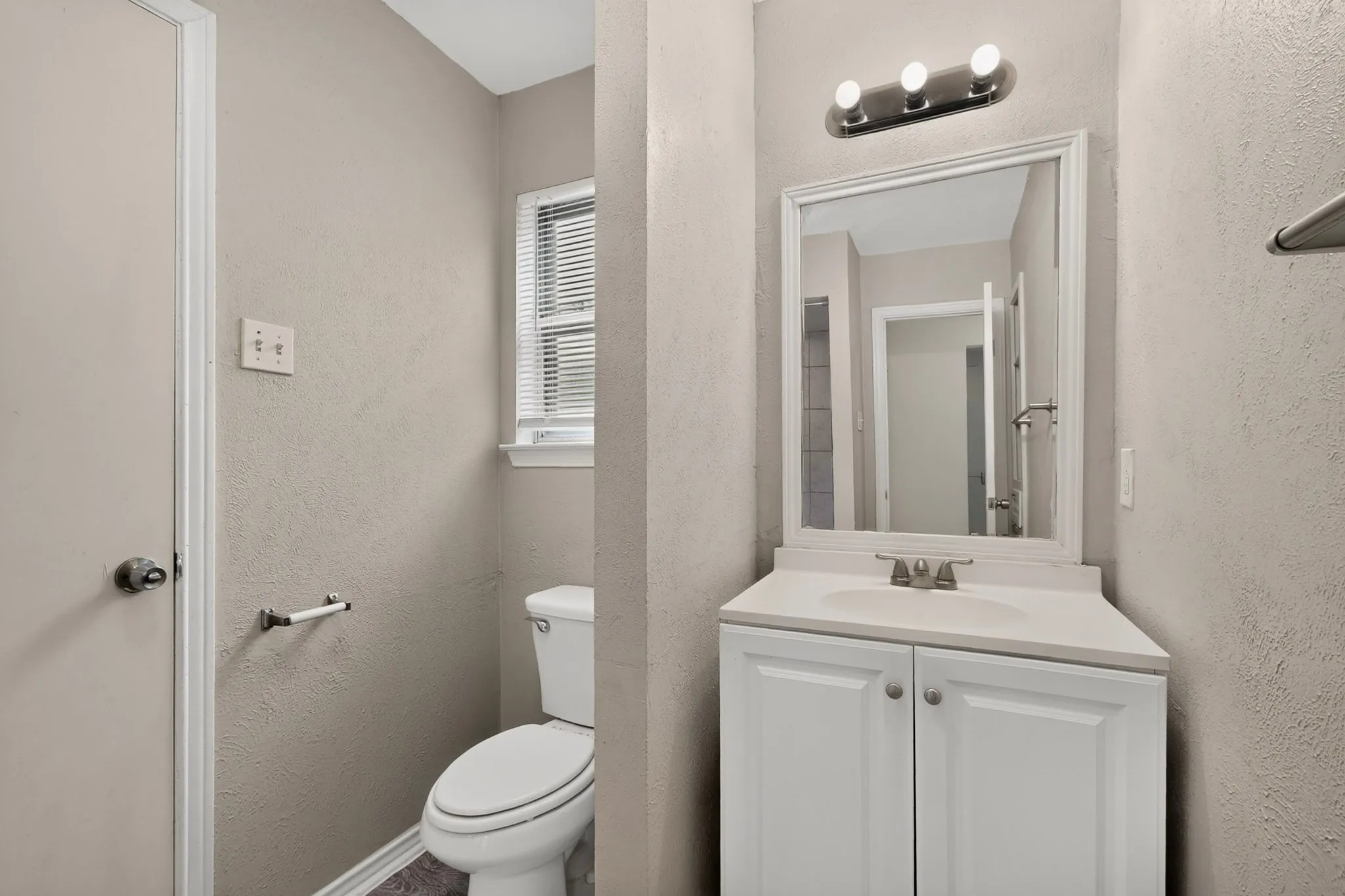 Single Family Residence For Sale in Dallas County , 9839 Glengreen Drive, Dallas, Texas 75217, 3 Bedroom, 2 Bathroom, 1 Garage spaces, 1,570 Sqft, built in 1971, mls#21399481, Real Estate Agent in Dallas, Homes For Sale in Dallas county, Homes For Sale in Dallas, Realtor in Dallas Texas, Real Estate Brokerage Independent Realty Texas, Luminita Cordes Realtor