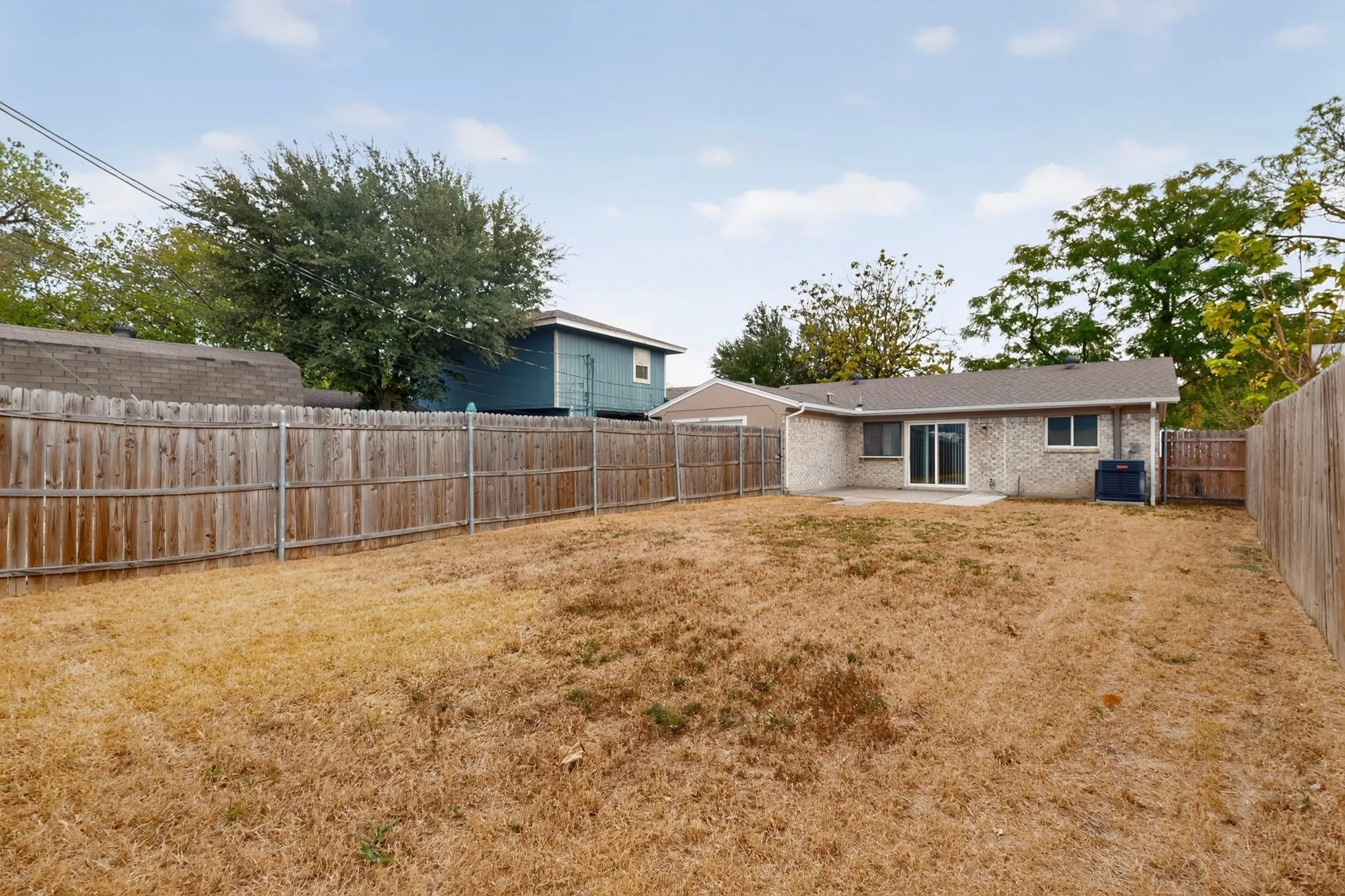 Single Family Residence For Sale in Dallas County , 9839 Glengreen Drive, Dallas, Texas 75217, 3 Bedroom, 2 Bathroom, 1 Garage spaces, 1,570 Sqft, built in 1971, mls#21399481, Real Estate Agent in Dallas, Homes For Sale in Dallas county, Homes For Sale in Dallas, Realtor in Dallas Texas, Real Estate Brokerage Independent Realty Texas, Luminita Cordes Realtor