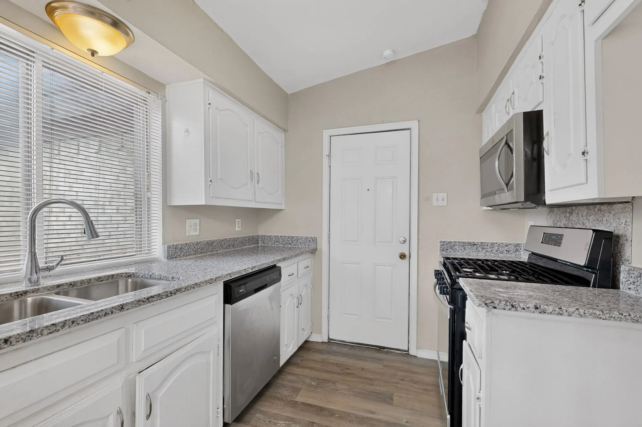 Single Family Residence For Sale in Dallas County , 9839 Glengreen Drive, Dallas, Texas 75217, 3 Bedroom, 2 Bathroom, 1 Garage spaces, 1,570 Sqft, built in 1971, mls#21399481, Real Estate Agent in Dallas, Homes For Sale in Dallas county, Homes For Sale in Dallas, Realtor in Dallas Texas, Real Estate Brokerage Independent Realty Texas, Luminita Cordes Realtor