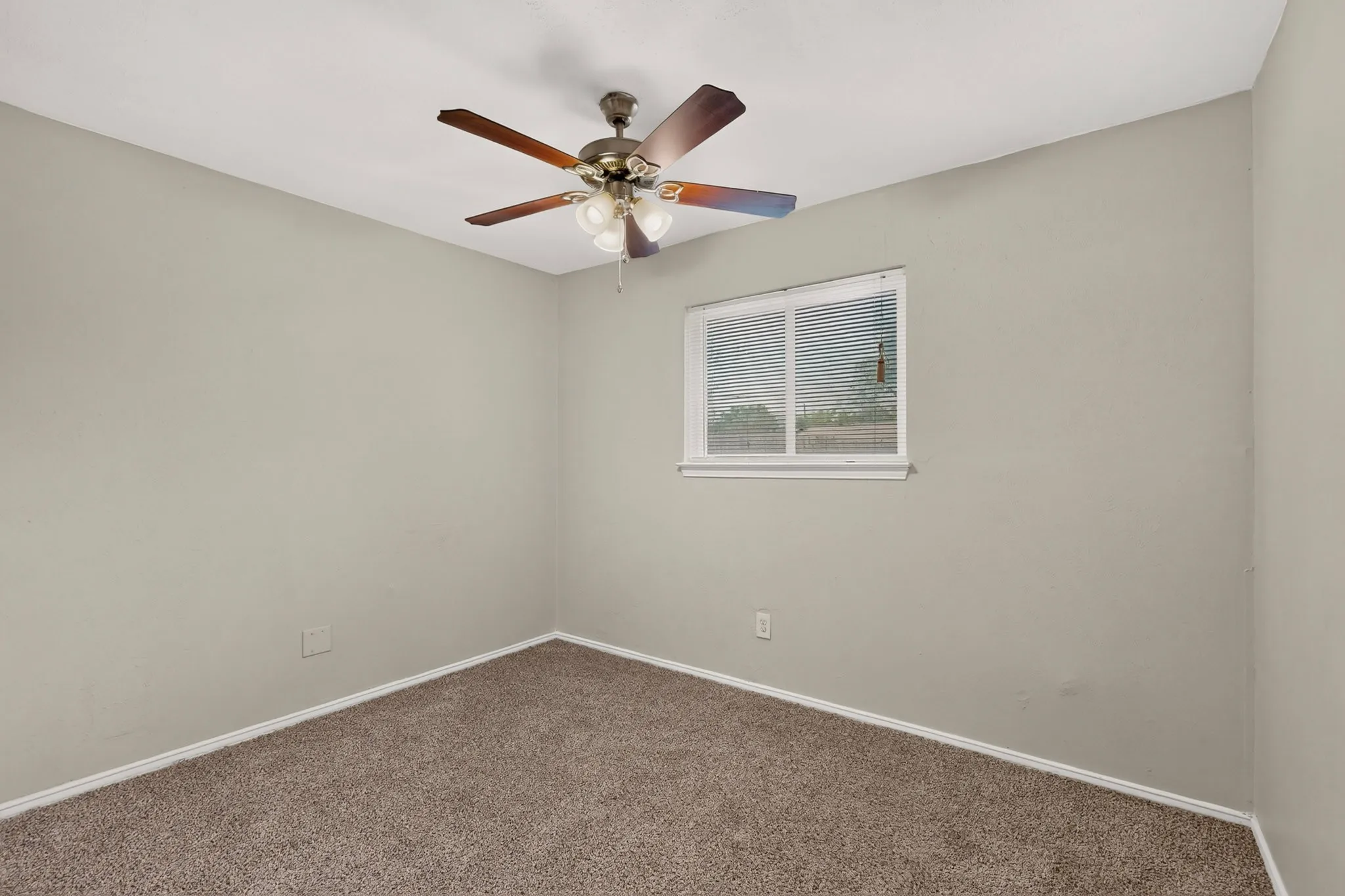 Single Family Residence For Sale in Dallas County , 9839 Glengreen Drive, Dallas, Texas 75217, 3 Bedroom, 2 Bathroom, 1 Garage spaces, 1,570 Sqft, built in 1971, mls#21399481, Real Estate Agent in Dallas, Homes For Sale in Dallas county, Homes For Sale in Dallas, Realtor in Dallas Texas, Real Estate Brokerage Independent Realty Texas, Luminita Cordes Realtor