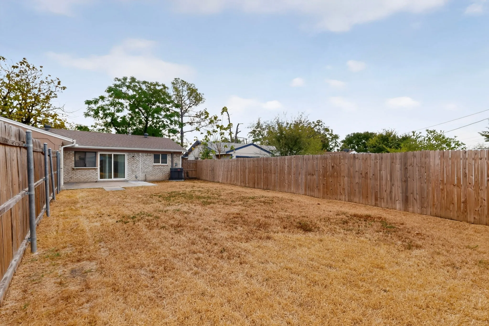 Single Family Residence For Sale in Dallas County , 9839 Glengreen Drive, Dallas, Texas 75217, 3 Bedroom, 2 Bathroom, 1 Garage spaces, 1,570 Sqft, built in 1971, mls#21399481, Real Estate Agent in Dallas, Homes For Sale in Dallas county, Homes For Sale in Dallas, Realtor in Dallas Texas, Real Estate Brokerage Independent Realty Texas, Luminita Cordes Realtor