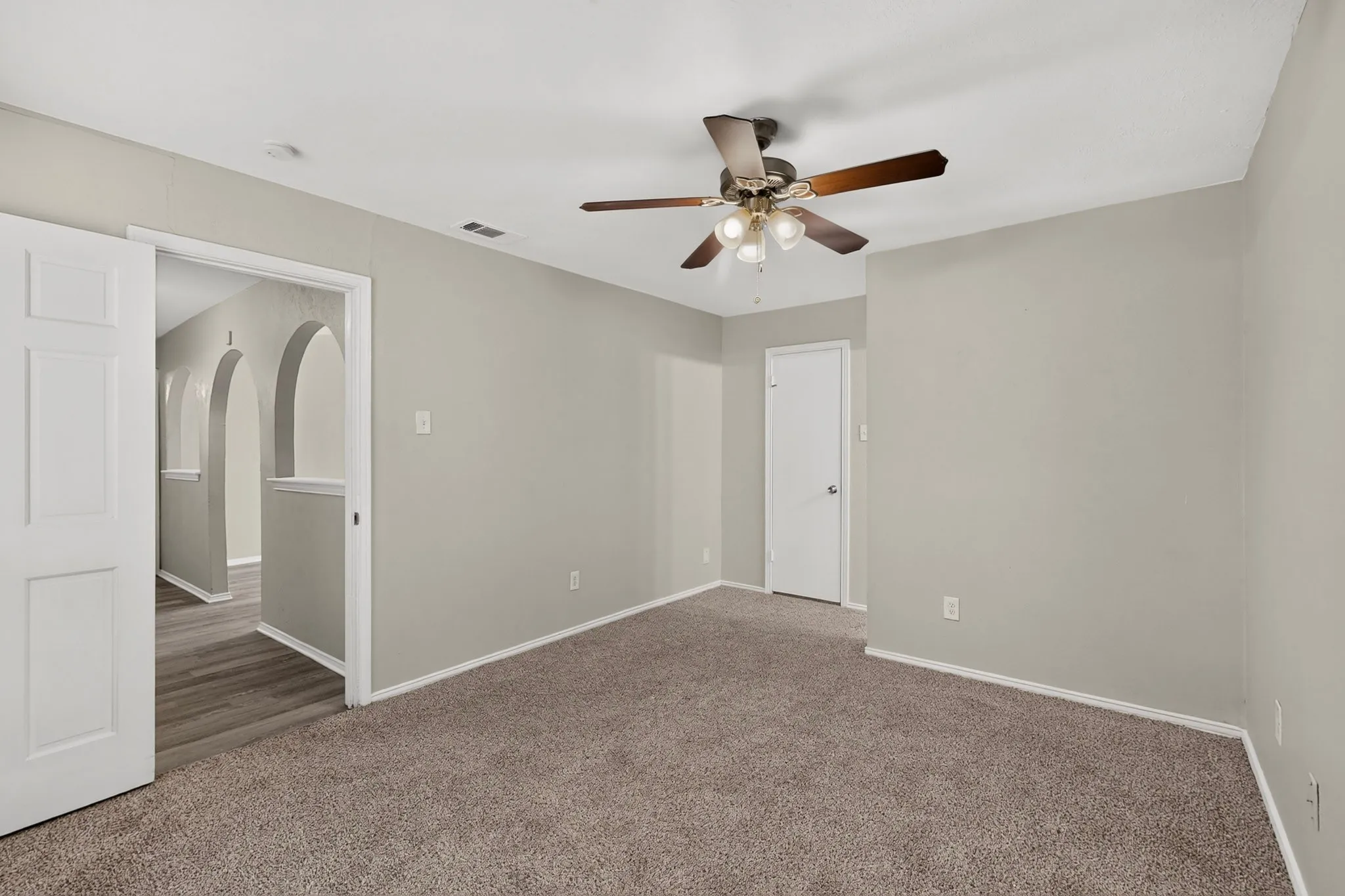 Single Family Residence For Sale in Dallas County , 9839 Glengreen Drive, Dallas, Texas 75217, 3 Bedroom, 2 Bathroom, 1 Garage spaces, 1,570 Sqft, built in 1971, mls#21399481, Real Estate Agent in Dallas, Homes For Sale in Dallas county, Homes For Sale in Dallas, Realtor in Dallas Texas, Real Estate Brokerage Independent Realty Texas, Luminita Cordes Realtor