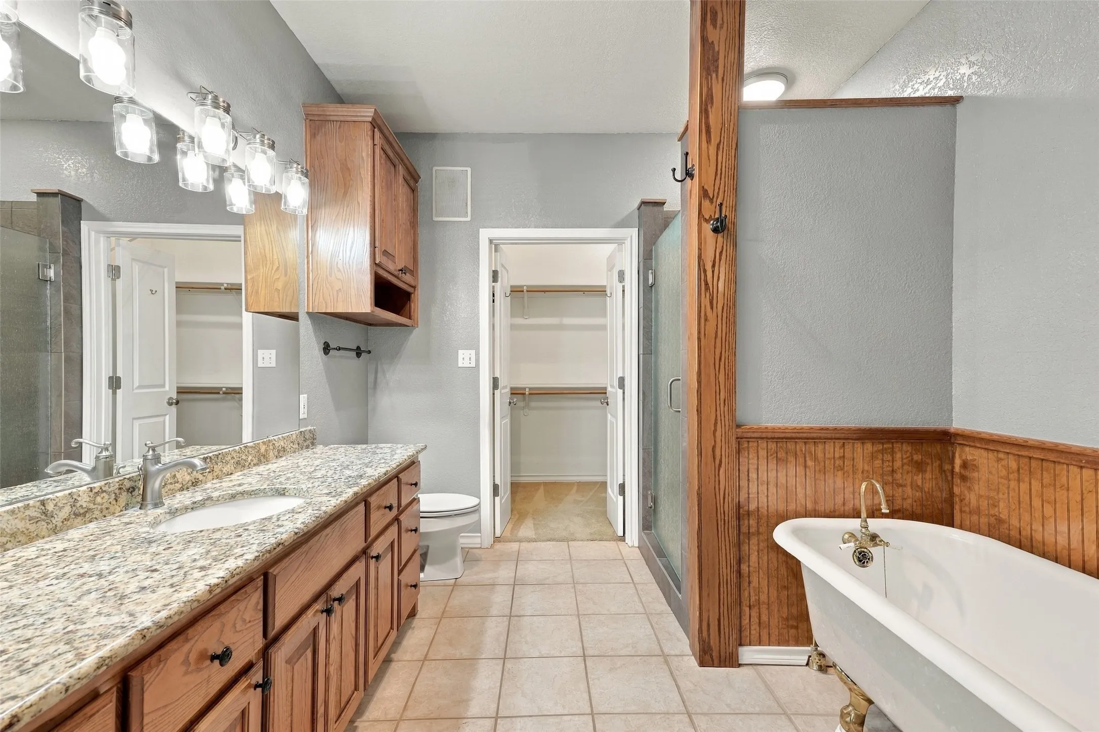 Single Family Residence For Sale in Parker County , 842 Cornstubble Lane, Weatherford, Texas 76088, 5 Bedroom, 3 Bathroom, 3 Garage spaces, 4,381 Sqft, built in 1999, mls#21399463, Real Estate Agent in Weatherford, Homes For Sale in Parker county, Homes For Sale in Weatherford, Realtor in Weatherford Texas, Real Estate Brokerage Independent Realty Texas, Luminita Cordes Realtor