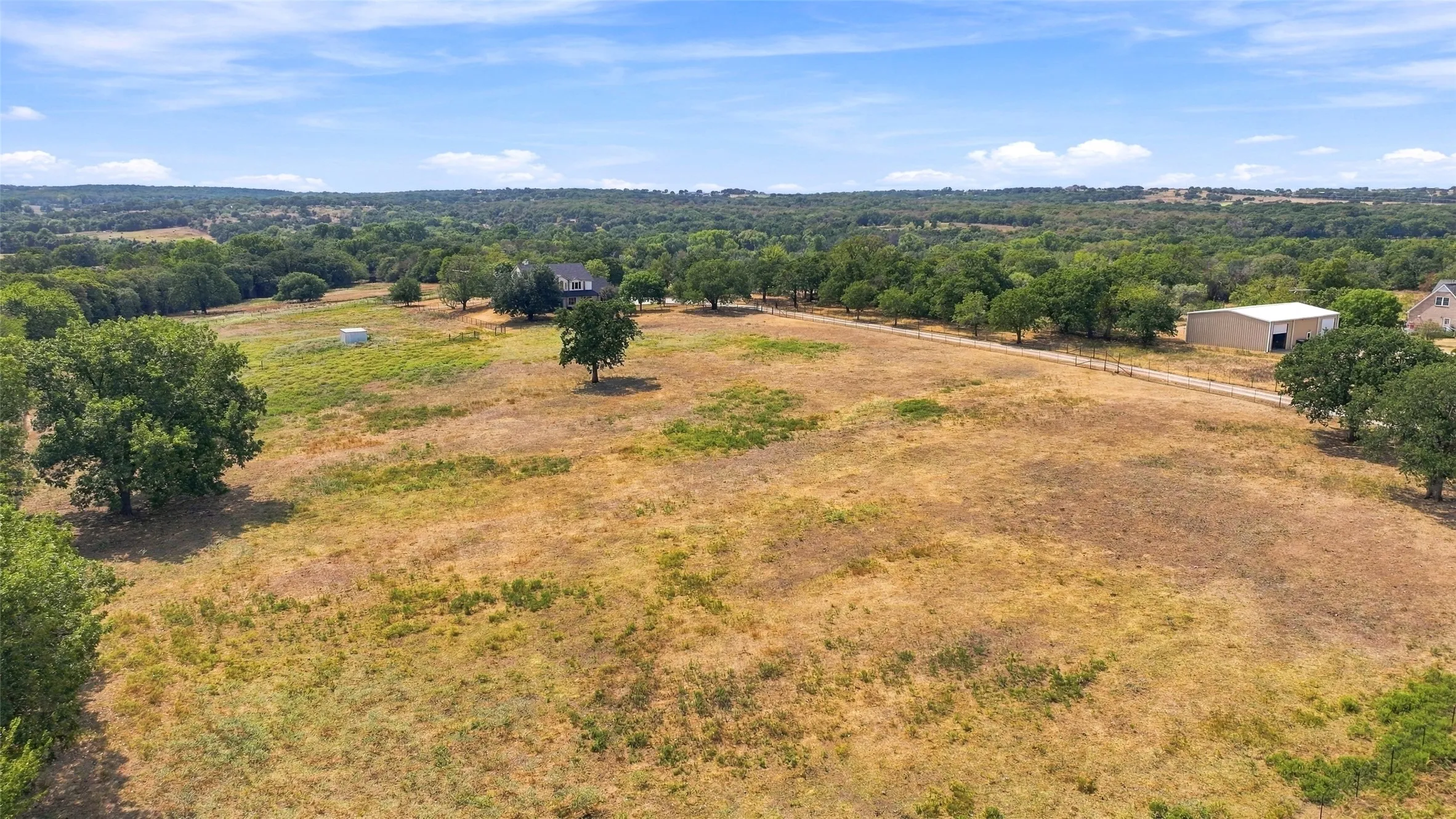 Single Family Residence For Sale in Parker County , 842 Cornstubble Lane, Weatherford, Texas 76088, 5 Bedroom, 3 Bathroom, 3 Garage spaces, 4,381 Sqft, built in 1999, mls#21399463, Real Estate Agent in Weatherford, Homes For Sale in Parker county, Homes For Sale in Weatherford, Realtor in Weatherford Texas, Real Estate Brokerage Independent Realty Texas, Luminita Cordes Realtor