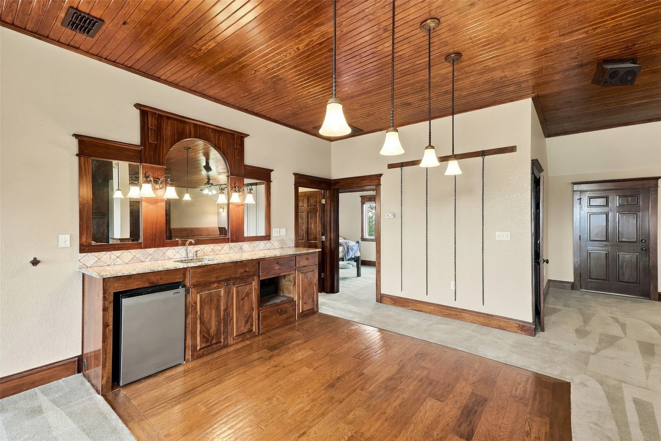Single Family Residence For Sale in Parker County , 842 Cornstubble Lane, Weatherford, Texas 76088, 5 Bedroom, 3 Bathroom, 3 Garage spaces, 4,381 Sqft, built in 1999, mls#21399463, Real Estate Agent in Weatherford, Homes For Sale in Parker county, Homes For Sale in Weatherford, Realtor in Weatherford Texas, Real Estate Brokerage Independent Realty Texas, Luminita Cordes Realtor